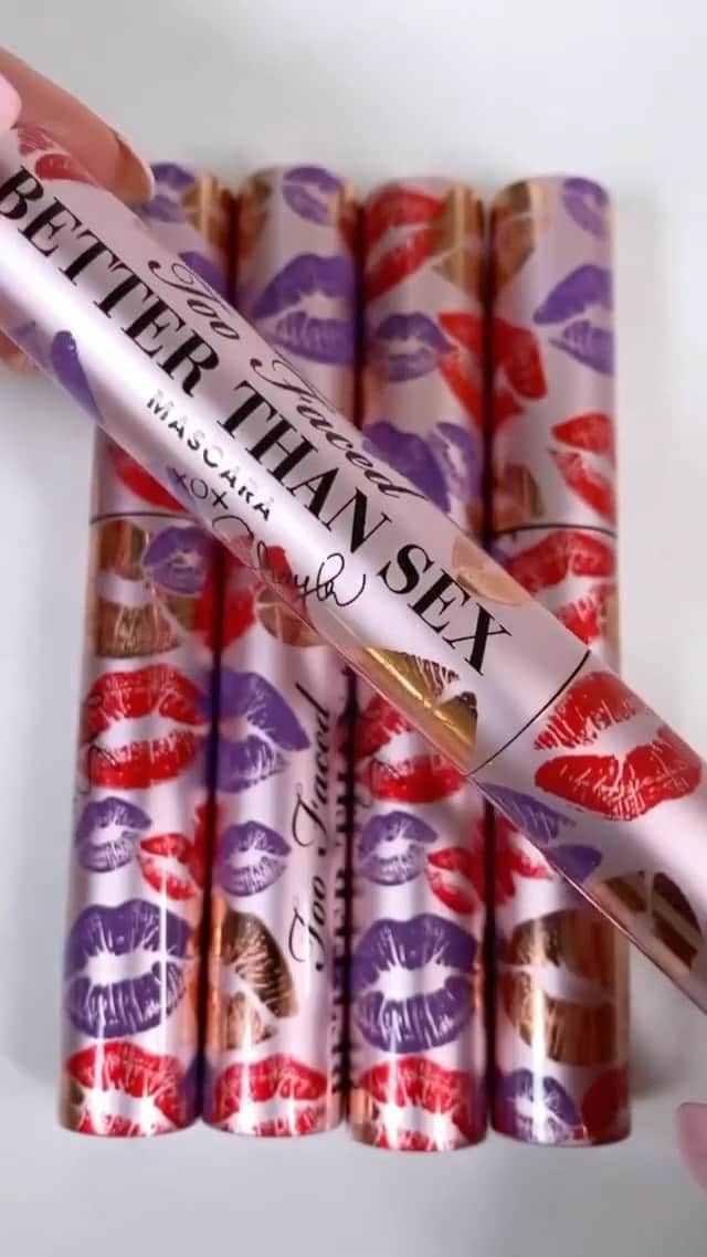 Too Facedのインスタグラム：「Want it. Need it. Have to have it. 😍 Leave a 💋 below if you're OBSESSED with our limited-edition Better Than Sex Mascara - dressed up with lips that made @makeupshayla famous! #regram #toofacedambassador #betterthansex #toofaced」