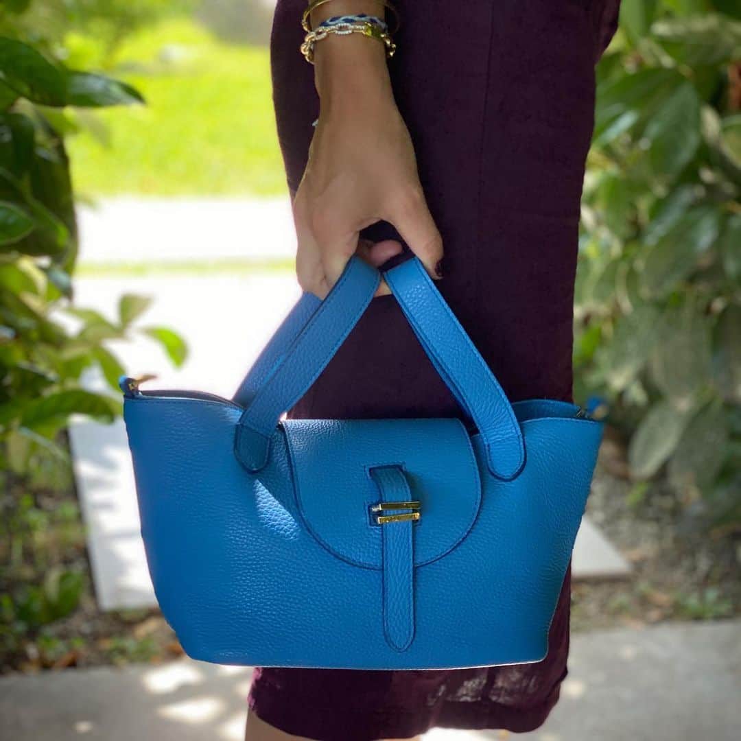 メリメロのインスタグラム：「🦋🦋🦋🦋🦋👜👜👜 special edition Thela ; meet the “cobalt blue”  ⠀⠀⠀⠀⠀⠀⠀⠀⠀  #melimelo #melimelobags #style #bag #bags #s #classicbag #classic #wardrobestaple #madeinitaly #timeless #a #understated #itbag」