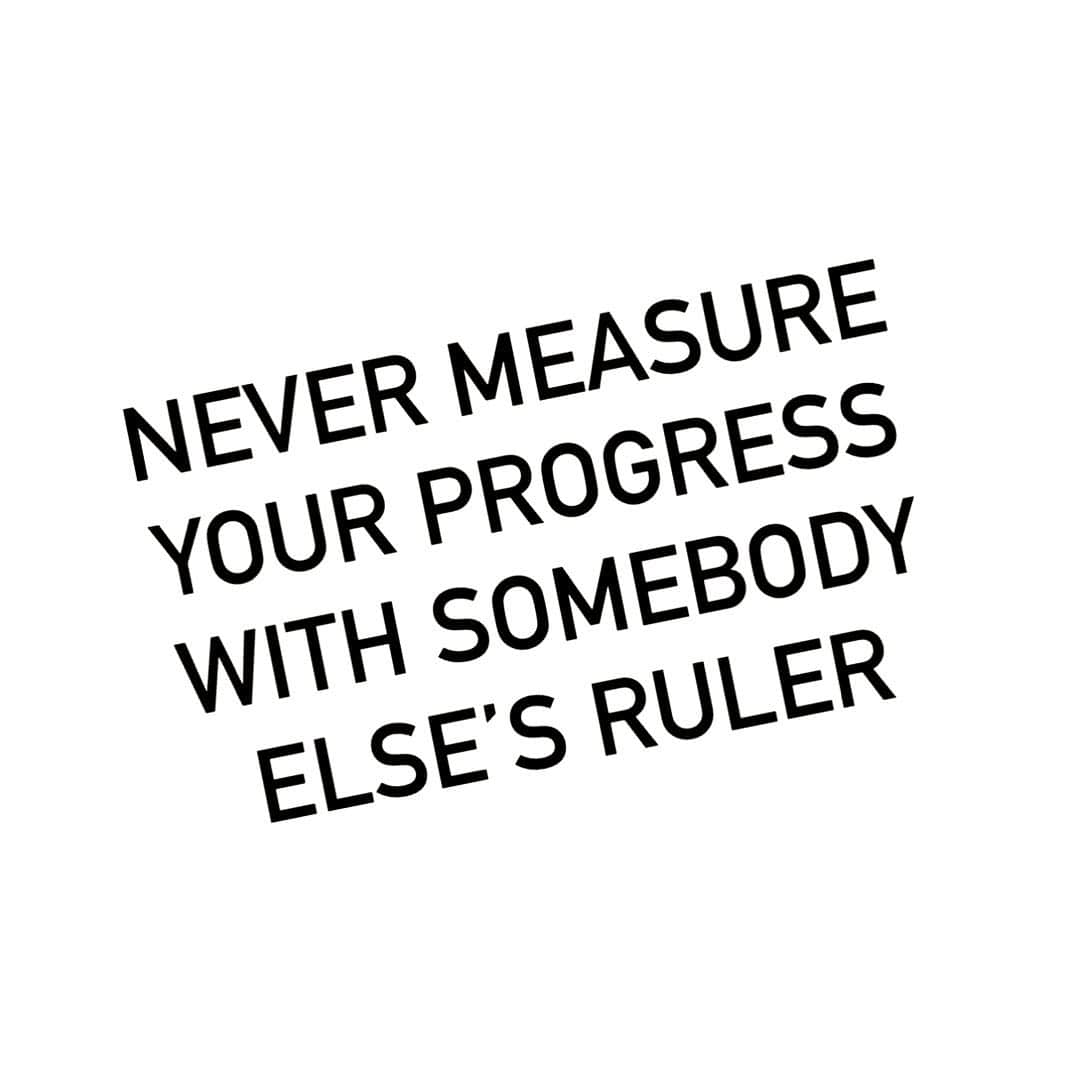トレーシー・キスさんのインスタグラム写真 - (トレーシー・キスInstagram)「How many times have you been proud of a personal achievement or treated yourself to a reward in recognition of your best efforts only to have somebody do even better than you, have even more than you and make your success suddenly seem like an absolute failure in comparison? Years back I remember spending a great deal of time and effort getting ready for a date night to look and feel my best only for my partner to spend the evening flirting with the waitress who I felt looked far prettier and more confident. Another time I was at the gym, lifted my personal best and felt absolutely on top of the world only to have somebody hit my best weight as their warm up set seemingly without breaking a sweat. I put in so many hours studying late nights as a student to achieve a solid education, relieved to finally get the grades I’d always dreamed of whilst other A* students bragged about not even revising for exams and said how easy it all was. It seems that everytime we reach a life goal we are proud of something bigger, better and more successful comes along to knock us off of cloud nine. It’s easy to see why the world is filled with jealousy, greed and negativity when we constantly compare ourselves to others but that’s wholeheartedly unnecessary. We should never compare ourselves to anybody but the person we were yesterday, using our progress and personal growth to elevate our own self worth and motivate our goals and future endeavours. Each persons journey in life is individual and unique and your day 100 of trying something new may be completely different to my day 650 that I’m at now. Nobody is any better or worse than anybody else - we are all unique as are our journeys. Regardless of where you are at today your life can be totally different tomorrow, in a month, year or even decade from now. Please never feel like you are not good enough, not smart enough, not strong enough or worthy - turn all negative thoughts into fuel for change and make a positive difference to your day that will set a firm and solid foundation for your future tomorrow. I believe in you and you should too! #selfgrowth #selfgrowthjourney #progressnotperfection #selfworth #selfmotivation」2月3日 5時12分 - tracykissdotcom