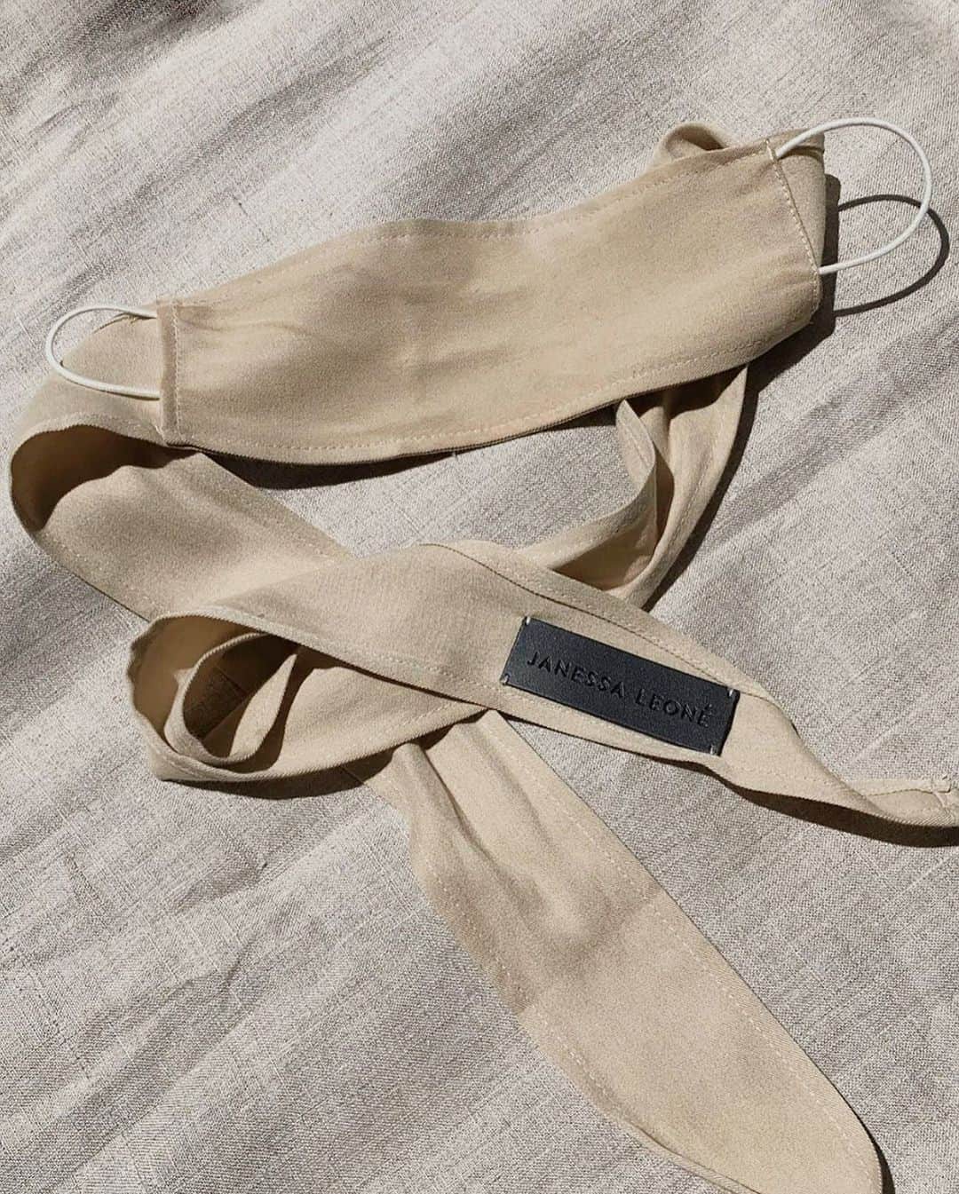 JanessaLeoneのインスタグラム：「FACE COVERINGS  Available in black + sand + rust.」