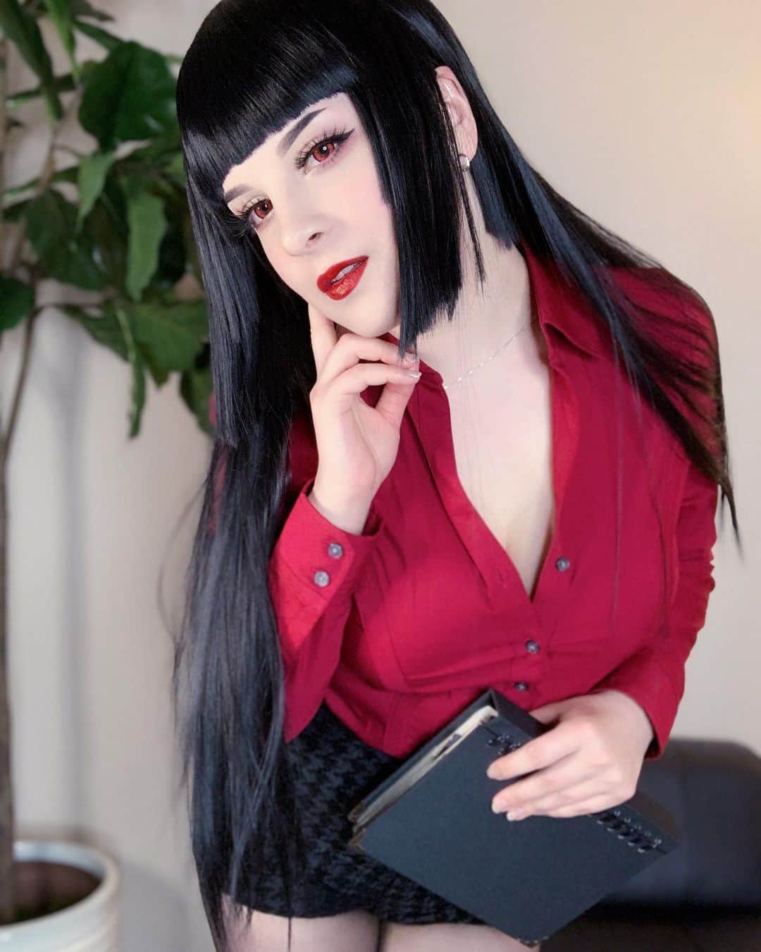 Tessaさんのインスタグラム写真 - (TessaInstagram)「Do you want to bet on stocks?♥️♠️  I have so many office lady Yumeko pics to share lol, I’m gonna have to spread them out 😩  #jabamiyumeko #jabamiyumekocosplay #yumekojabami #yumekocosplay #kakegurui #kakeguruicosplay #cosplayersofinstagram」2月3日 5時21分 - hiso.neko