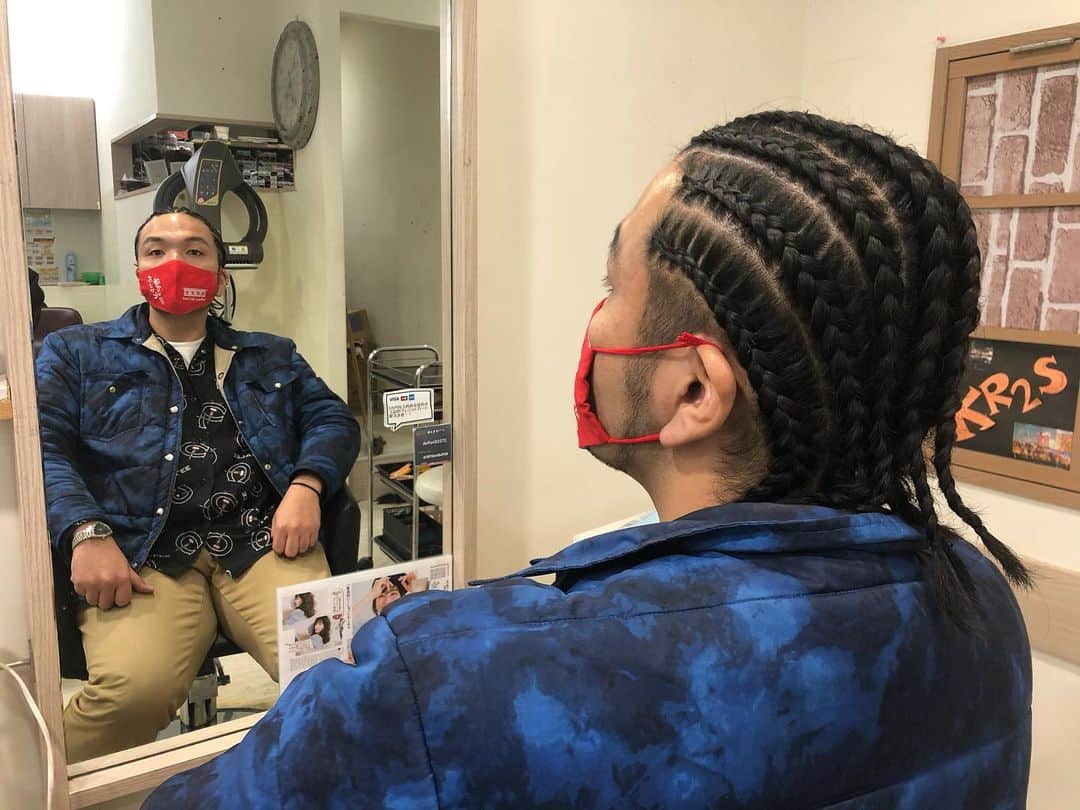 盛山晋太郎のインスタグラム：「こんな髪型の漫才師ウケるか！スヌープドッグやん！  #相席食堂 #コーンロウ #スヌープドッグ  #見取り図」