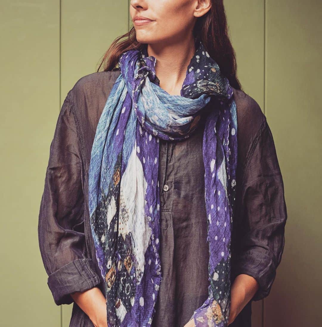 のインスタグラム：「So so soft, lightweight and warm. Cashmere & micromodal scarves. I designed “Marmara” to share some of the French, Italian and Japanese vintage textiles I have been collecting for many years. Only 4 of these left ! #cashmere #douceur #artisan #soft #protection #vintagetextile #indigo . Shirt @cpshades 💓」