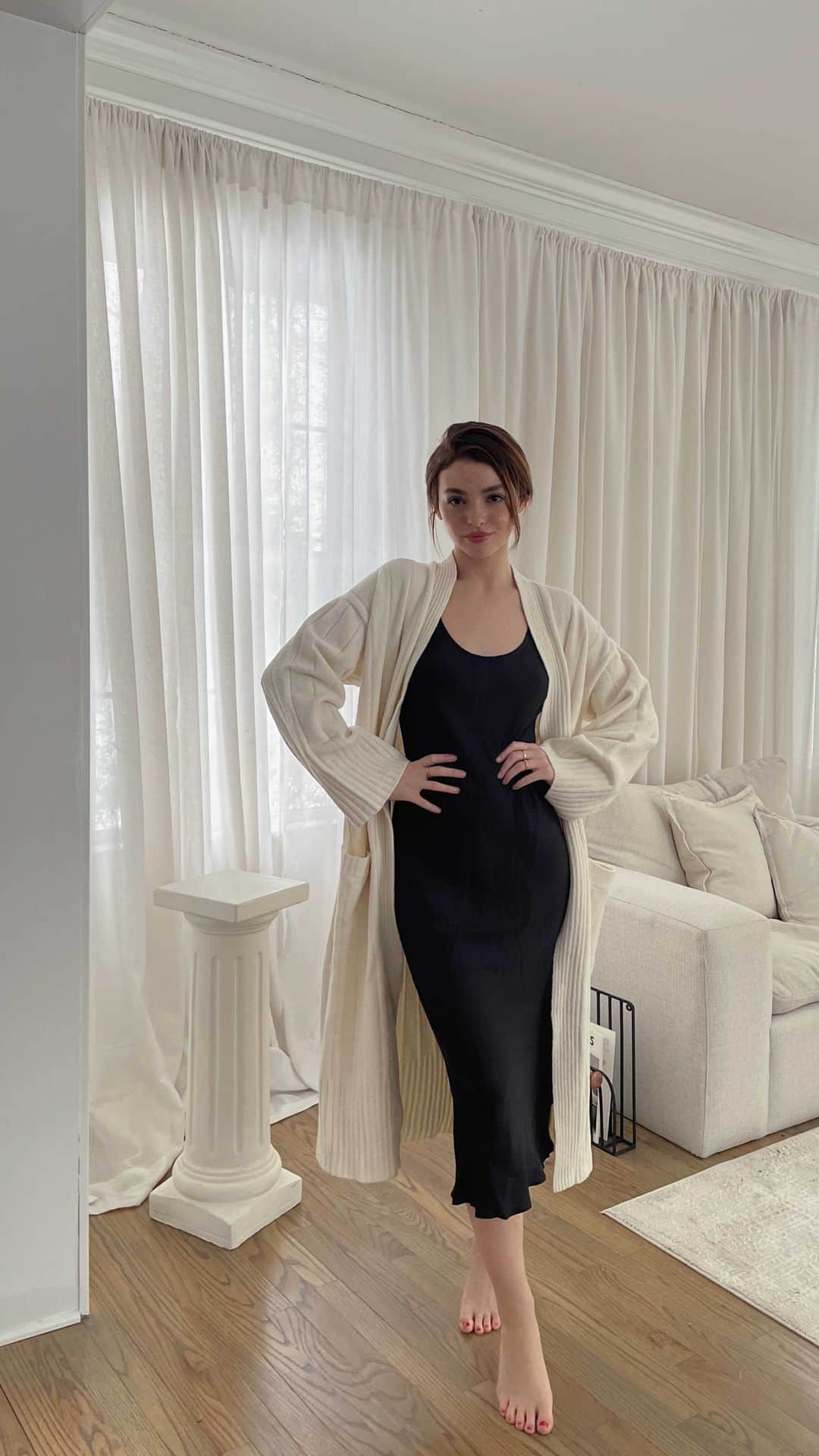 Kelsey Simoneのインスタグラム：「4 cozy but chic lounge outfits! #revolveme   Look 1 - The lofty crew sweater  Look 2 - Wheat Gigi maxi cardigan & the Black Luna midi dress  Look 3 - The Dormouse Cardigan sweater Look 4 - The White Gigi maxi cardigan」