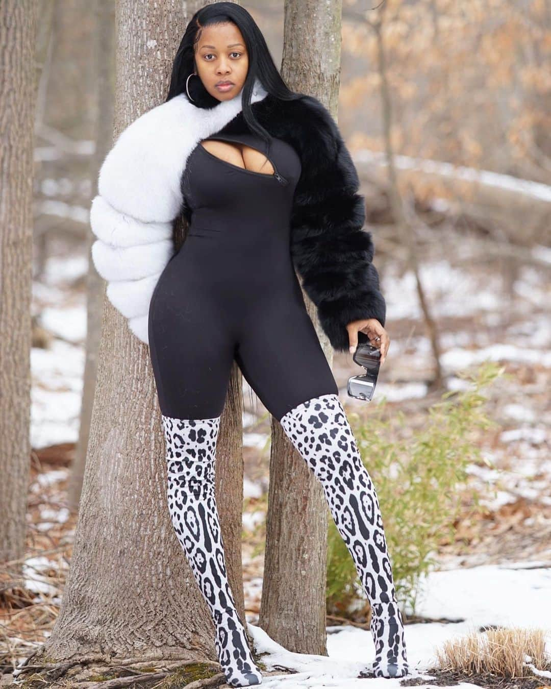 レミー・マーのインスタグラム：「Reminisce 🖤🤍🐼 Fresh face & @danielsleather fur sleeve ; available in EVERY color! Sidebar: OF COURSE the Gemini in me would wear TWO sleeves in DIFFERENT colors😎 #RemyMa #」