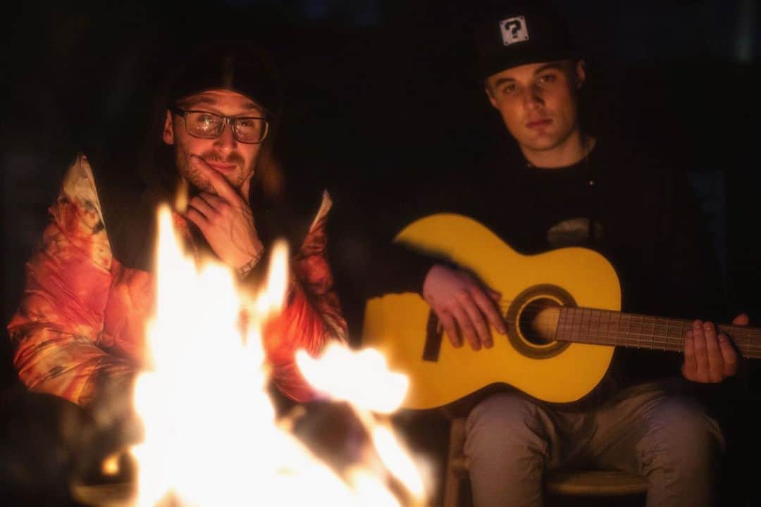 クリス・ウェビーさんのインスタグラム写真 - (クリス・ウェビーInstagram)「Messed around and shot the #WeAlright video in the new crib as I’ve been moving in. Prepare to catch a trippy vibe tomorrow at 3pm for the Youtube premiere 🍄🕸」2月3日 5時48分 - chriswebby