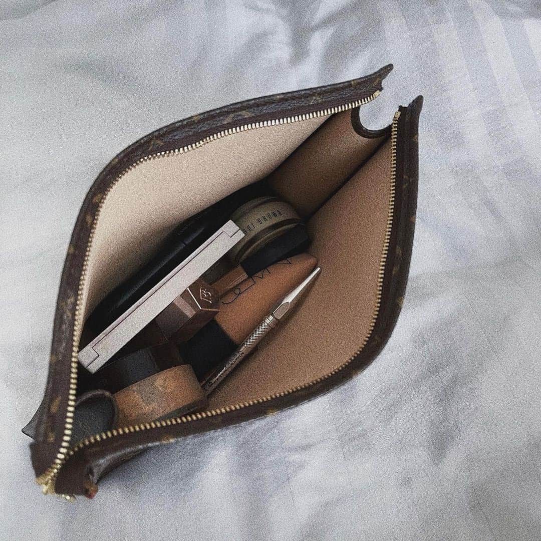 ジェイデ・ピアスのインスタグラム：「Some makeup I’m currently loving! I’m looking for a new concealer though (because you actually can never have enough) so please tell me your absolute faves please and thank youuuuuu!」