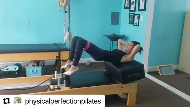 エマニュエル・シュリーキーのインスタグラム：「Come Join me and Kim Carruthers @physicalperfectionpilates for a Kick Ass  Mat Pilates Workout Tomorrow. We Are Celebrating  The Launch Of her New  KC BODY Activewear Gear!!!! Live Tomorrow At 10am Pst. . . . . . #pilatespractice #pilatesworkout #pilatesapparel #gymgear #activewear #workoutclothes #emmanuellechriqui #kcmethod #celebritytrainer #fitnessapparel #fitnessfashion」