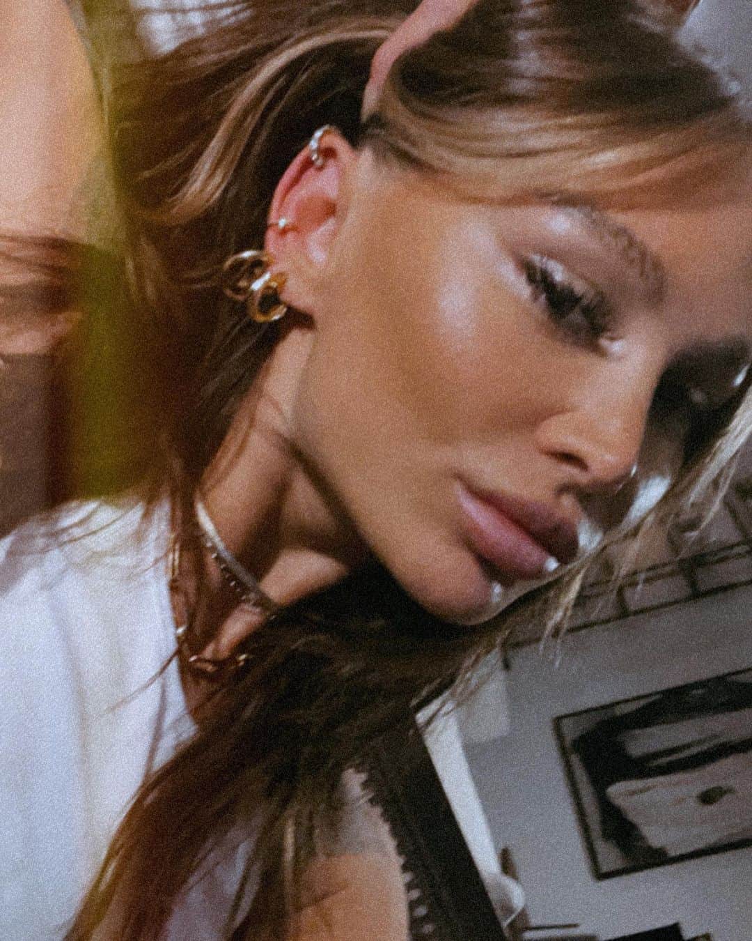 ルー・ティーズデールのインスタグラム：「Some beauty recommends tagged.. 🤍」