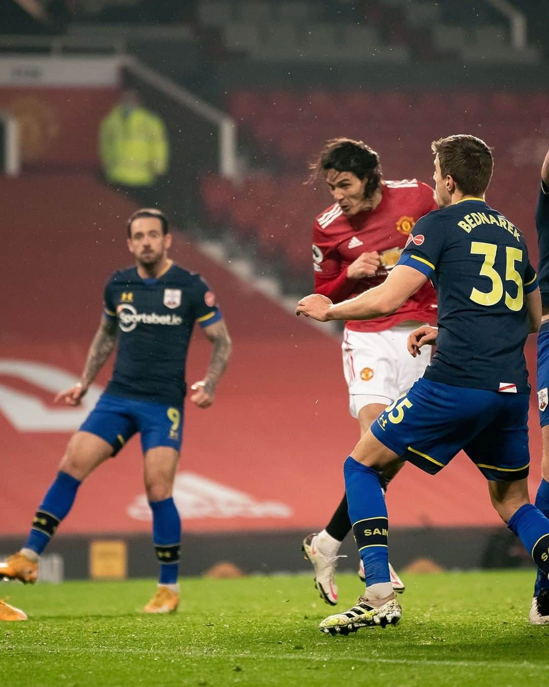 マンチェスター・ユナイテッドさんのインスタグラム写真 - (マンチェスター・ユナイテッドInstagram)「Edi loves a goal against the Saints 😏👉  #MUFC #ManUtd #Cavani」2月3日 6時12分 - manchesterunited