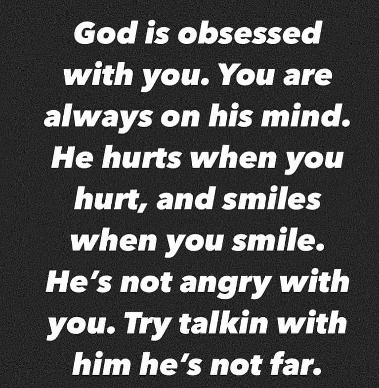 ジャスティン・ビーバーのインスタグラム：「When I’m tired, insecure, fearful, angry, sad, i try and remember that i am God’s obsession. I trust that my life is in his hands. We are all so valuable to Him. His forgiveness is relentless and his love is endless. I love you guys please be encouraged knowing the creator of this planet knows everything about you and does not shame you. You are chosen. You are the apple of his eye.」