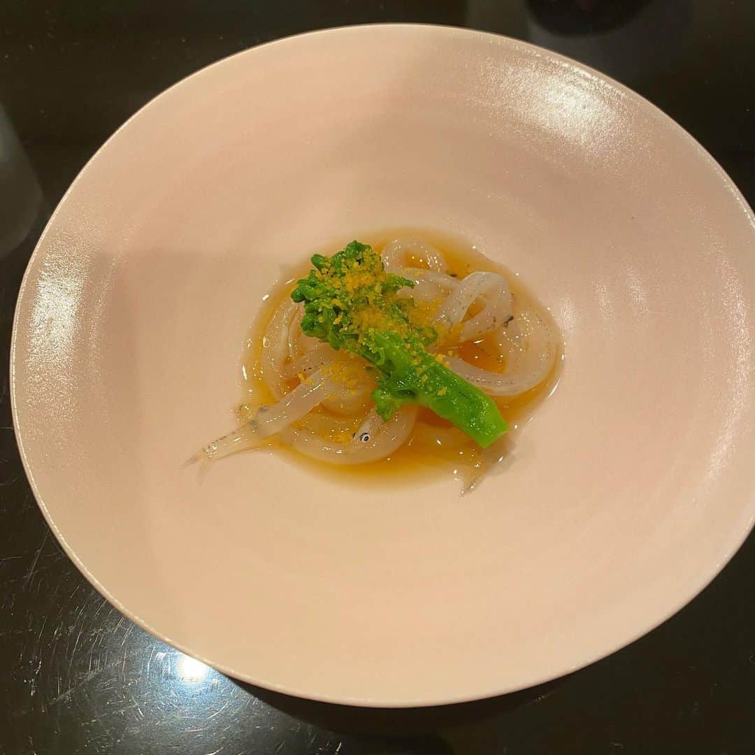 夢咲ゆめさんのインスタグラム写真 - (夢咲ゆめInstagram)「｢あま木｣ 食べログ☆ 4.23  予約困難店連れてってもらったどれも美味しすぎました😋💖  次の予約も楽しみ  . . #投稿し直し  #愛知 #名古屋 #名駅 #錦三丁目 #錦 #錦3 #キャバクラ #キャバ嬢 #お鮨 #あま木 #予約困難店 #グルメ #シャンパン #整形 #歌舞伎町 #北新地 #ミナミ #祇園 #中洲 #すすきの #nagoya #ootd #follow #followｍe」2月3日 6時16分 - yume__3311