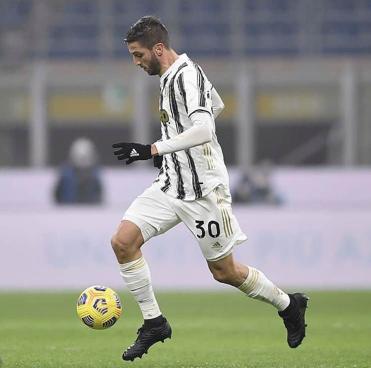 ロドリゴ・ベンタンクールのインスタグラム：「Buon risultato a San Siro ma ci sono ancora 90 minuti da giocare. FORZA JUVE! 💪🏼⚪️⚫️ #semifinale #CoppaItalia @juventus  Buen resultado en San Siro pero aún quedan 90 minutos. FORZA JUVE! 💪🏼⚪️⚫️ #semifinal #CoppaItalia @juventus」