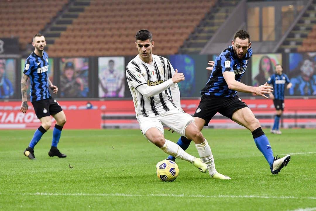 アルバロ・モラタのインスタグラム：「Vamos!!gran victoria!  @juventus ⚪️⚫️🙌」