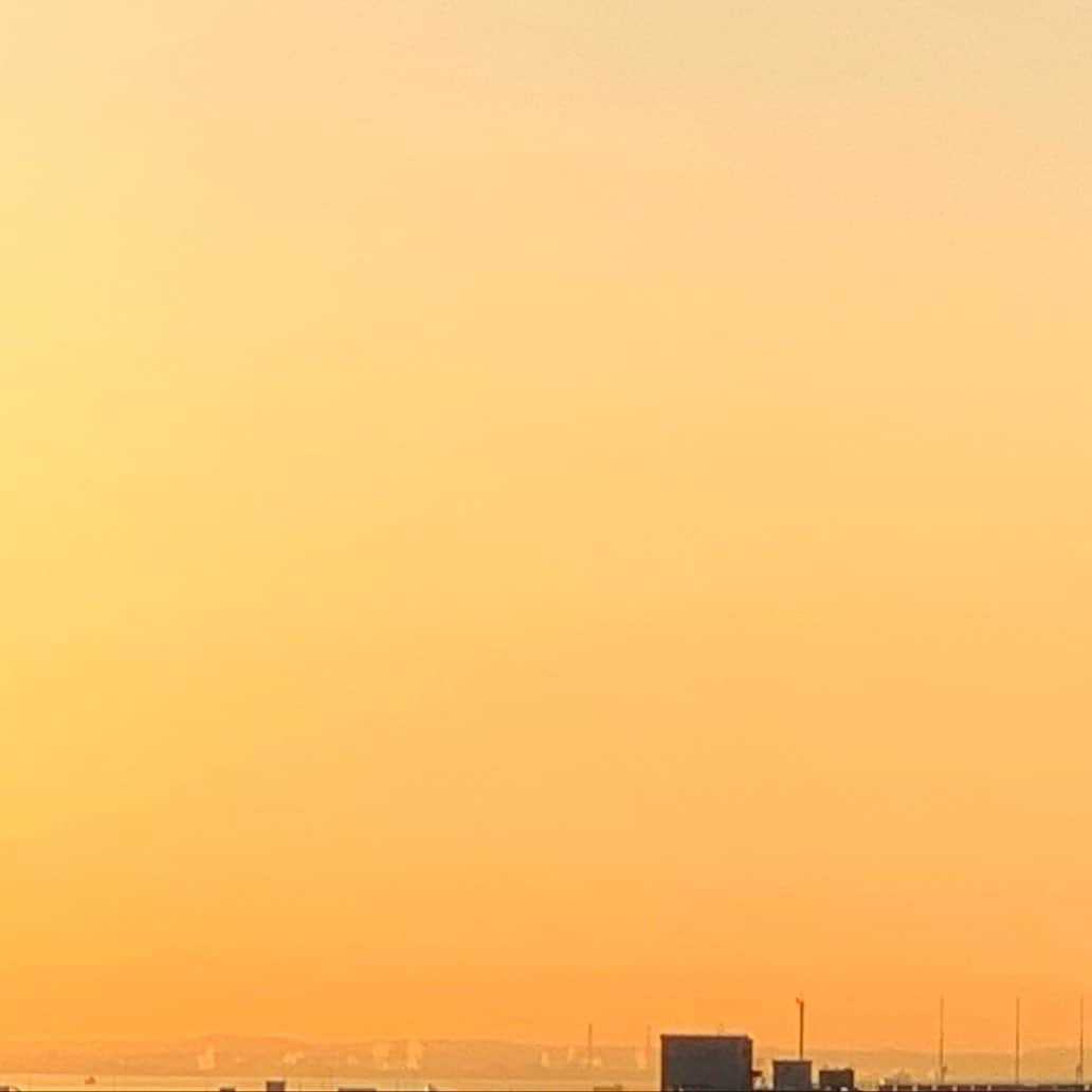 竹井亮介のインスタグラム：「2021年2月3日。 立春の朝。 #今朝の色  #空」