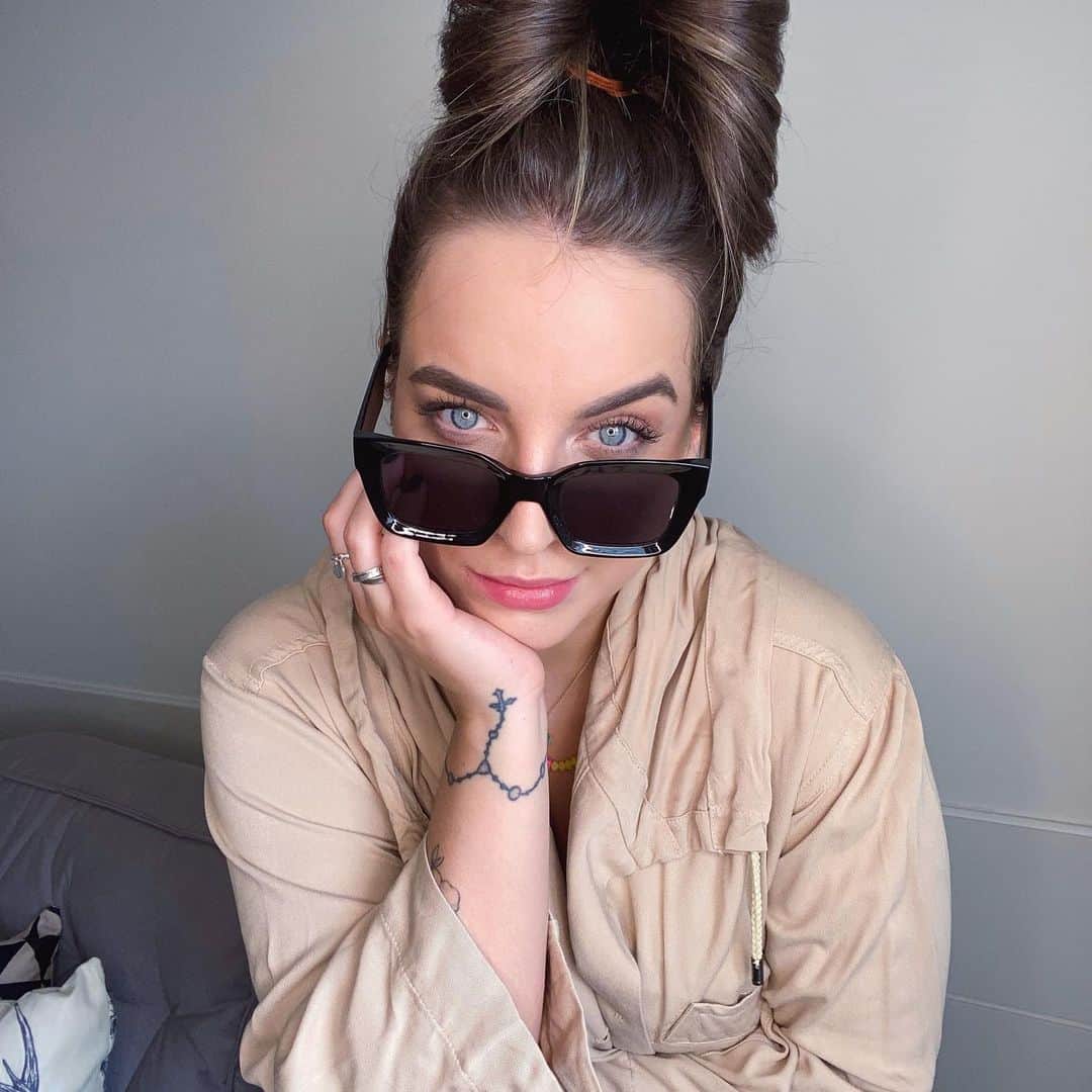 Bruna Unzuetaのインスタグラム：「A bonequinha de luxo ta diferentchi」