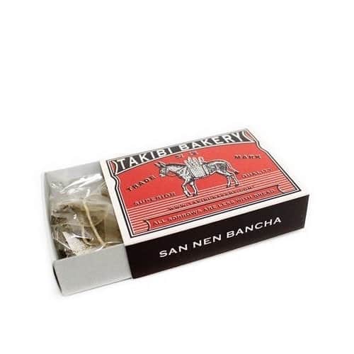 枚方T-SITEさんのインスタグラム写真 - (枚方T-SITEInstagram)「蔦屋書店で旅をしよう〜お茶で世界を巡る  世界のさまざまな地域をイメージしたマッチ箱の中に、紅茶などを入れたこの商品。パッケージの可愛さと手軽さがプチギフトにぴったり。  今回は、オンラインショップ限定で、おうちバレンタインにぴったりな4カ国のお茶をセットにいたしました！  ＜セットについて＞ ※1F蔦屋書店では、単品で販売しておりますので、単品でのご購入は店舗にてお願いいたします。   【Valentine限定セット③】 TAKIBI BAKERY： 旅するお茶4個セット　1,512円  ■三年番茶（日本） ■チョコレートティー（ベルギー） ■アメリカンチェリー（アメリカ） ■ダージリン（イギリス）  オンラインショップへは、プロフィール欄、T-SITEのHPより/「🛒SHOPPING」をご覧ください。 ﻿  #枚方tsite #hirakatatsite #蔦屋書店 #枚方蔦屋書店  #hirakata_tsutayabooks  #枚方 #hirakata #枚方市駅すぐ#tsite  #hirakata_tsite #限定セット #限定 #バレンタイン #バレンタインデー #Valentine #Valentineday  #ギフト #gift #バレンタインギフト #お茶 #茶葉 #tea #お茶好きな人と繋がりたい  #お茶の時間 #お茶好き #🍵#おうちカフェ #おうち時間 #おうちバレンタイン」2月3日 7時34分 - hirakata_tsite