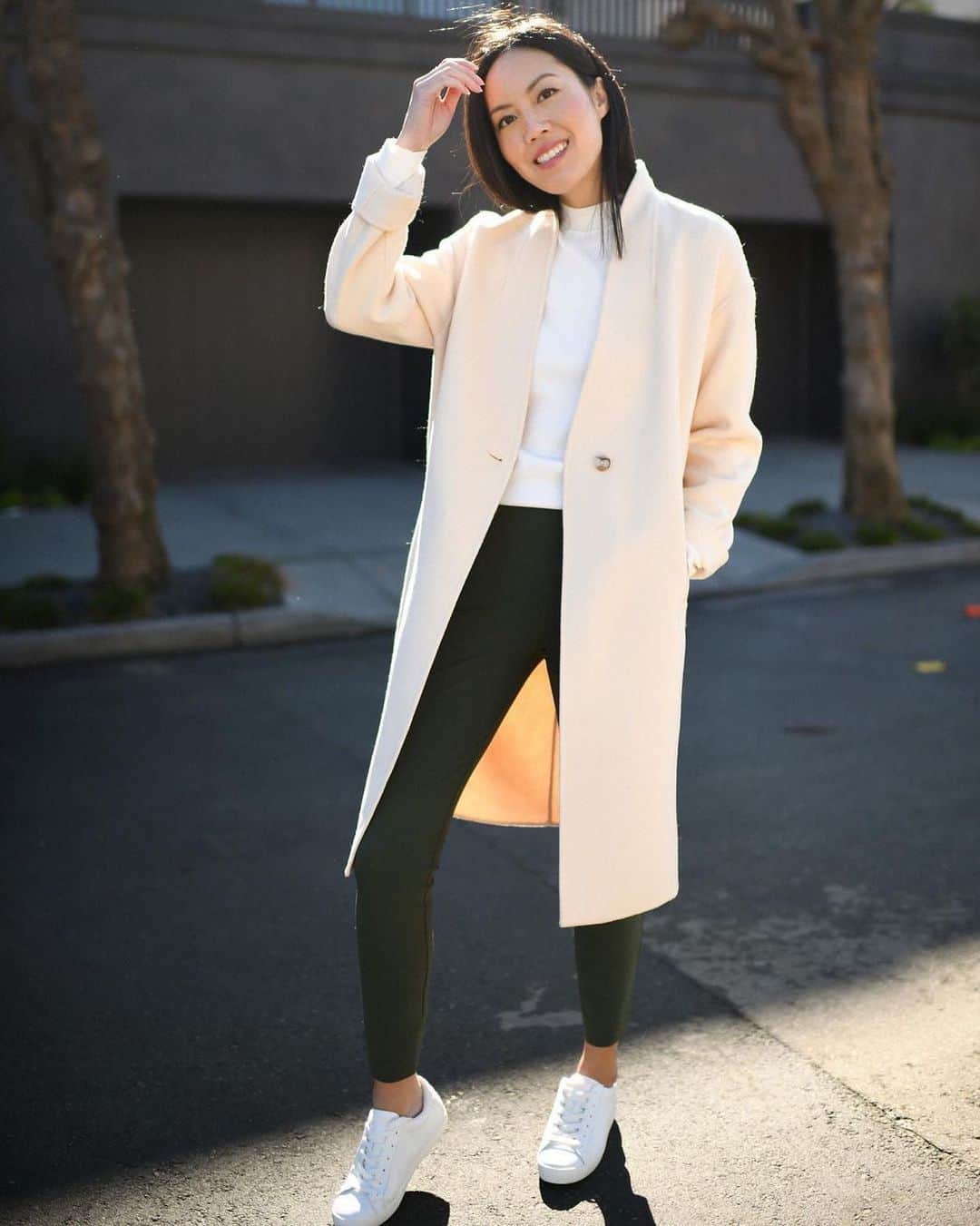 Banana Republic のインスタグラム：「When it comes to effortless style, @9to5Chic sets the standard. Tap to to shop her look. #ItsBanana #BRStandard」