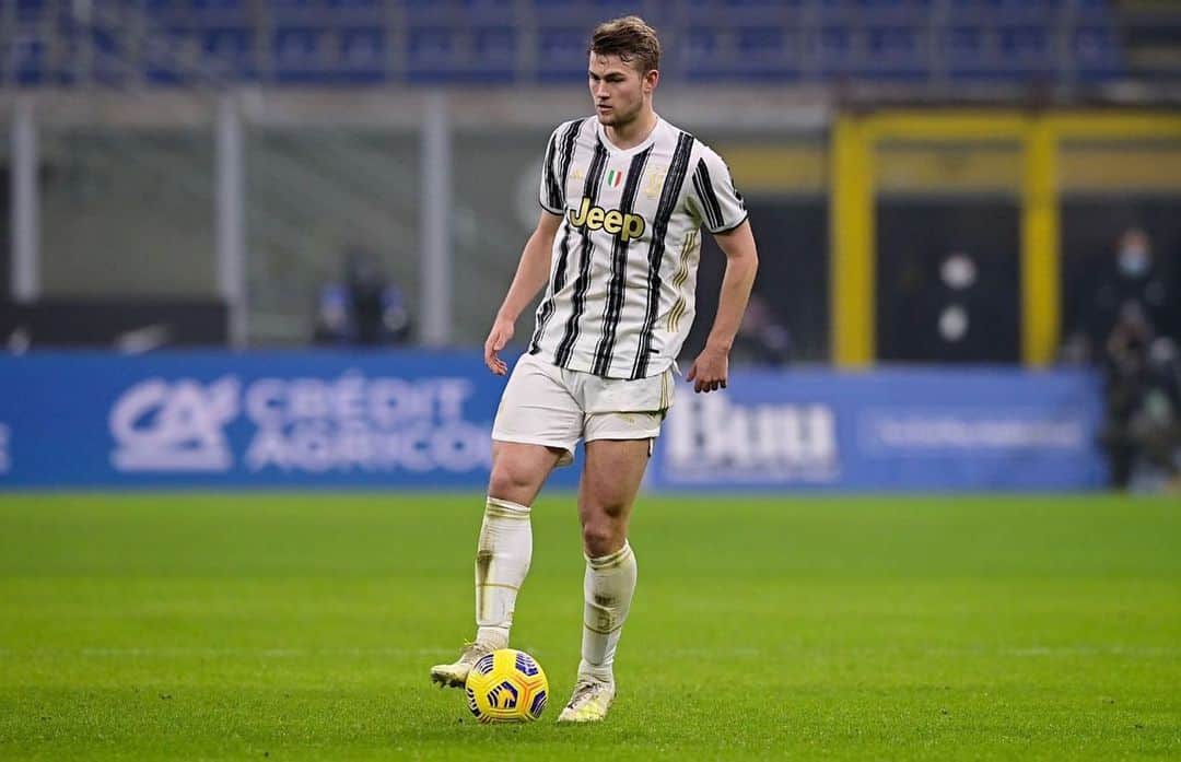マタイス・デ・リフトのインスタグラム：「One down... one to go! 👊🏻⚪⚫️ #CoppaItalia #ForzaJuve」