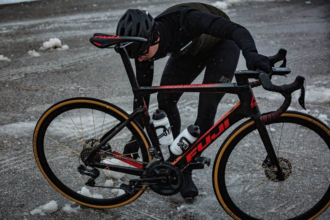 Fuji Bikesさんのインスタグラム写真 - (Fuji BikesInstagram)「Ice, Ice, Baby 🥶 📷: @Biehlercycling  #roadbike #roadbikelife #roadbikes #bikeroad」2月3日 7時49分 - fujibikes