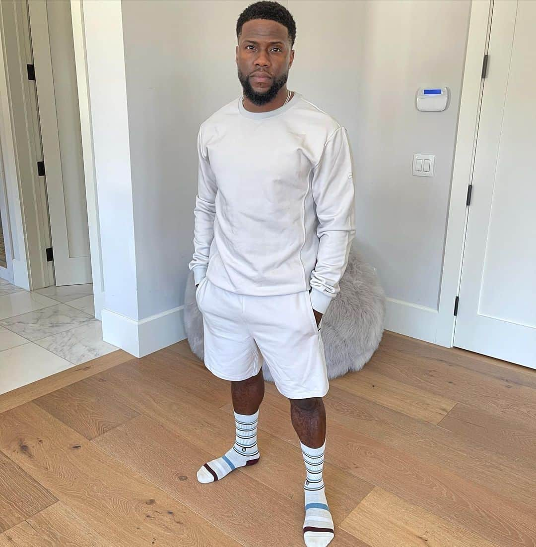 ケビン・ハートさんのインスタグラム写真 - (ケビン・ハートInstagram)「It’s The beginning of February which means that my monthly drop is here....Go to Fabletics.com/KevinHart and see what all of the hype is about. This look is available for my VIP members right now....if your not a VIP member what are you waiting for???? Let’s goooooo!!!! @fableticsmen .....Put a “F” on your chest fellas #QualityAndComfortAtitsBest」2月3日 7時54分 - kevinhart4real