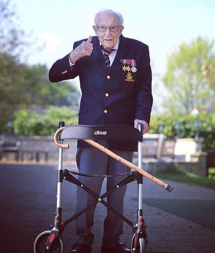 ニック・ナイトさんのインスタグラム写真 - (ニック・ナイトInstagram)「RIP Captain Tom. 💔 Captain Sir Thomas Moore 30 April 1920 - 2 February 2021.  For those who might not know, this man walked around his garden to raise money for NHS charities . On the morning of his 100th birthday he had raised over 30 million pounds .  He was subsequently and very deservedly knighted by the Queen .  He passed away today suffering from  COVID-19 .  Covid-19 is a vile and monstrously evil disease .」2月3日 7時58分 - nick_knight