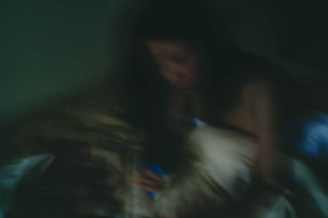 松すみれさんのインスタグラム写真 - (松すみれInstagram)「﻿ ﻿ －over dose－﻿ ﻿ ﻿ あなたが思うより健康です﻿ 一切合切凡庸な﻿ あなたじゃ分わからないかもね﻿ ﻿ 嗚呼つまらねぇ﻿ 何回聞きかせるんだそのメモリー﻿ ﻿ アタシも大概だけど﻿ どうだっていいぜ問題はナシ﻿ (Ado：｢うっせえわ｣)﻿ ﻿ ﻿ photo：Tatsuhiko @tatsuhiko99 ﻿ model： @omatsudayo ﻿ ﻿ ﻿ #札幌 #モデル #被写体 ﻿ #ポートレート ﻿ #モーニングルーティーン ﻿ #リアル #いつもの朝 ﻿ #憂鬱 #病み #鬱 ﻿ #アンダーグラウンド﻿ #写真で伝えたい私の世界 ﻿ #その瞬間に物語を ﻿ #キリトリセカイ ﻿ #portraitphotography ﻿ #morningroutine ﻿ #pasha_magazine ﻿ #screen_archive ﻿ #darkness #real ﻿ #darkphotography ﻿ #underground ﻿ #depressed ﻿ #realme #medicine ﻿ #chemical ﻿ #realismag ﻿ #darkgrammer ﻿ #darkmoodphotography」2月3日 8時05分 - omatsudayo