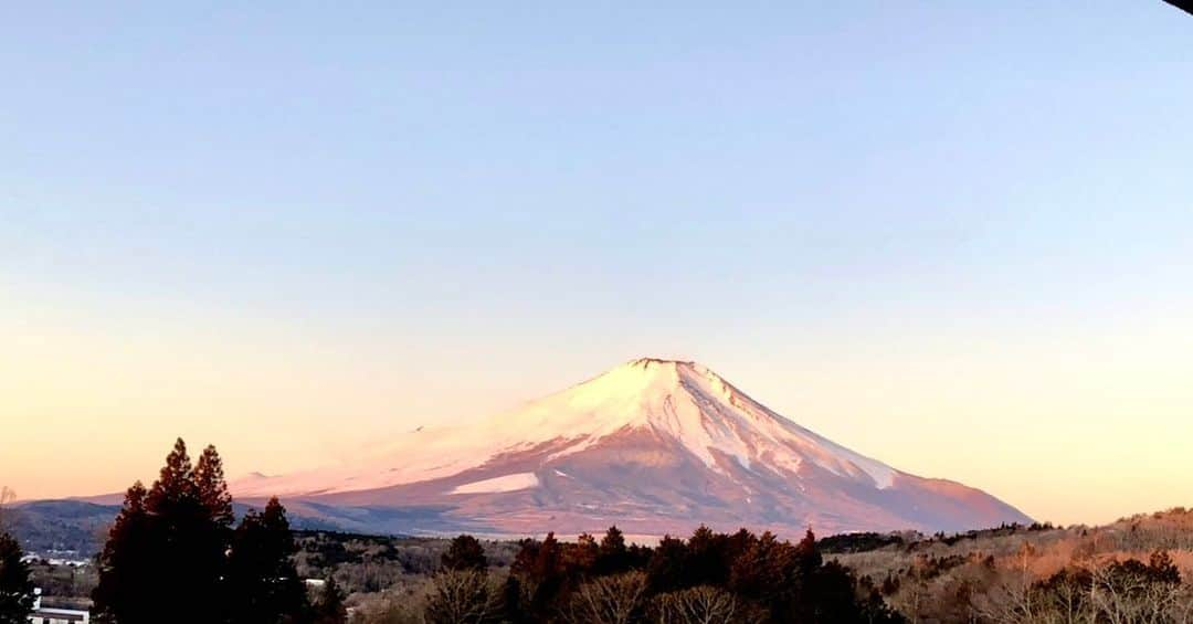 渡辺裕之さんのインスタグラム写真 - (渡辺裕之Instagram)「#今朝の富士山 #霊峰富士 #穏やか #祈り #平和 #合掌」2月3日 8時39分 - hiroyuki6267