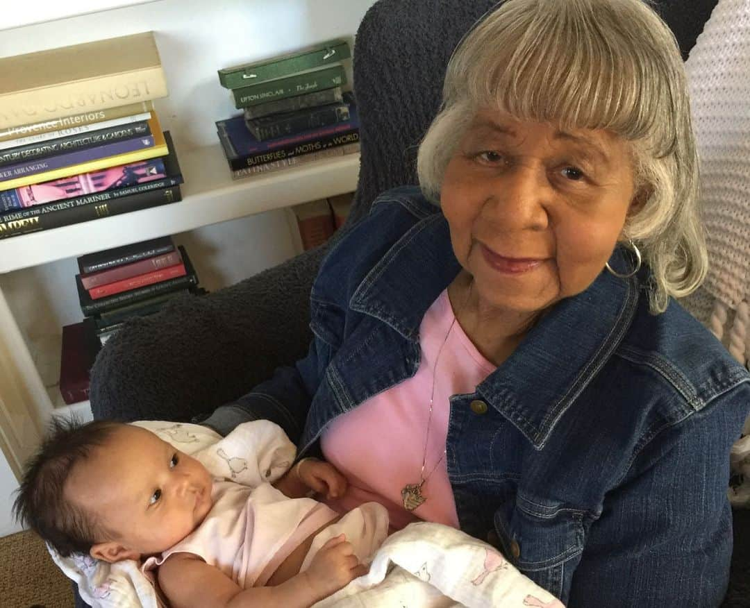 ジョン・レジェンドさんのインスタグラム写真 - (ジョン・レジェンドInstagram)「My beautiful grandmother, Marjorie Maxine Stephens, left this world early this morning, just a few days after her 91st birthday. We are so grateful for the life she lived, for the love she shared with her many children, grandchildren, great grandchildren, and beyond. She was the most caring and conscientious grandmother you could imagine. She still sent us all birthday cards with cash until her final days. She hosted our yearly Christmas celebrations until we literally couldn’t fit in her little pink house on Heard Avenue in Springfield, Ohio. She was active and full of curiosity and energy until her final days. She always had a story to tell and words of encouragement and love. She supported us and rooted for us unconditionally. I’m so glad she got to see the fruits of all she gave us. She got to travel the world with us, went to my first Grammys.  She got to experience the successes of all her offspring.  We are the family we are, the individuals we are because of the love she poured into us. We are sad to lose her but most of all so appreciative of the full, blessed life she lived.  May she Rest In Peace after running a great race. 💗💗💗💗💗」2月3日 8時32分 - johnlegend