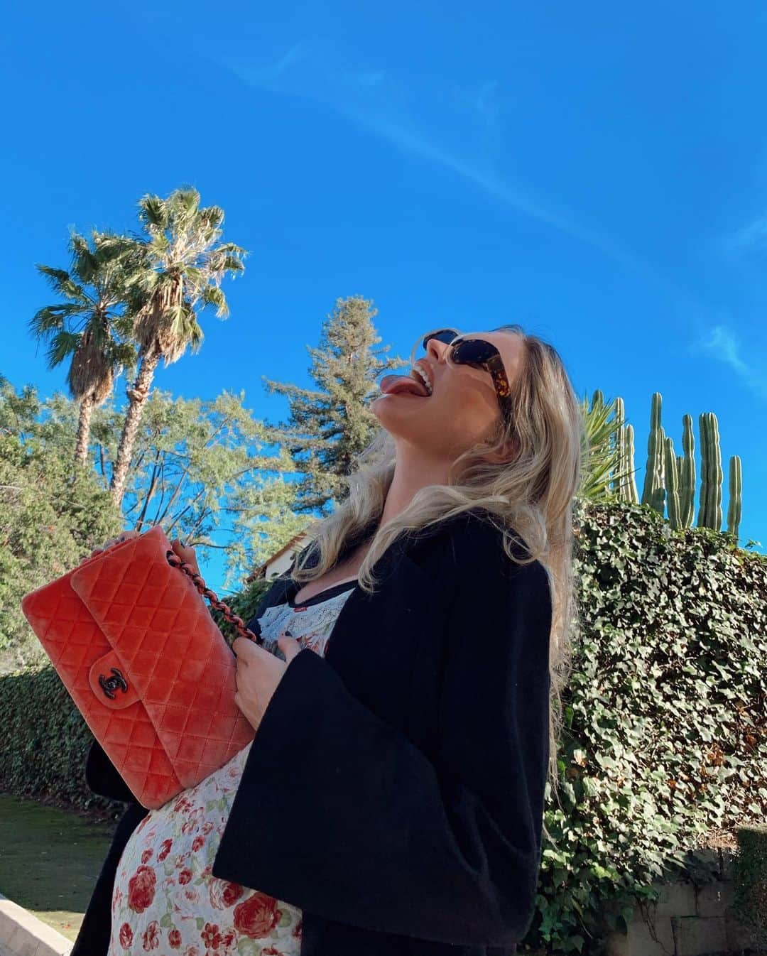 エルザ・ホスクさんのインスタグラム写真 - (エルザ・ホスクInstagram)「Cali sun on this belly☀️」2月3日 8時41分 - hoskelsa