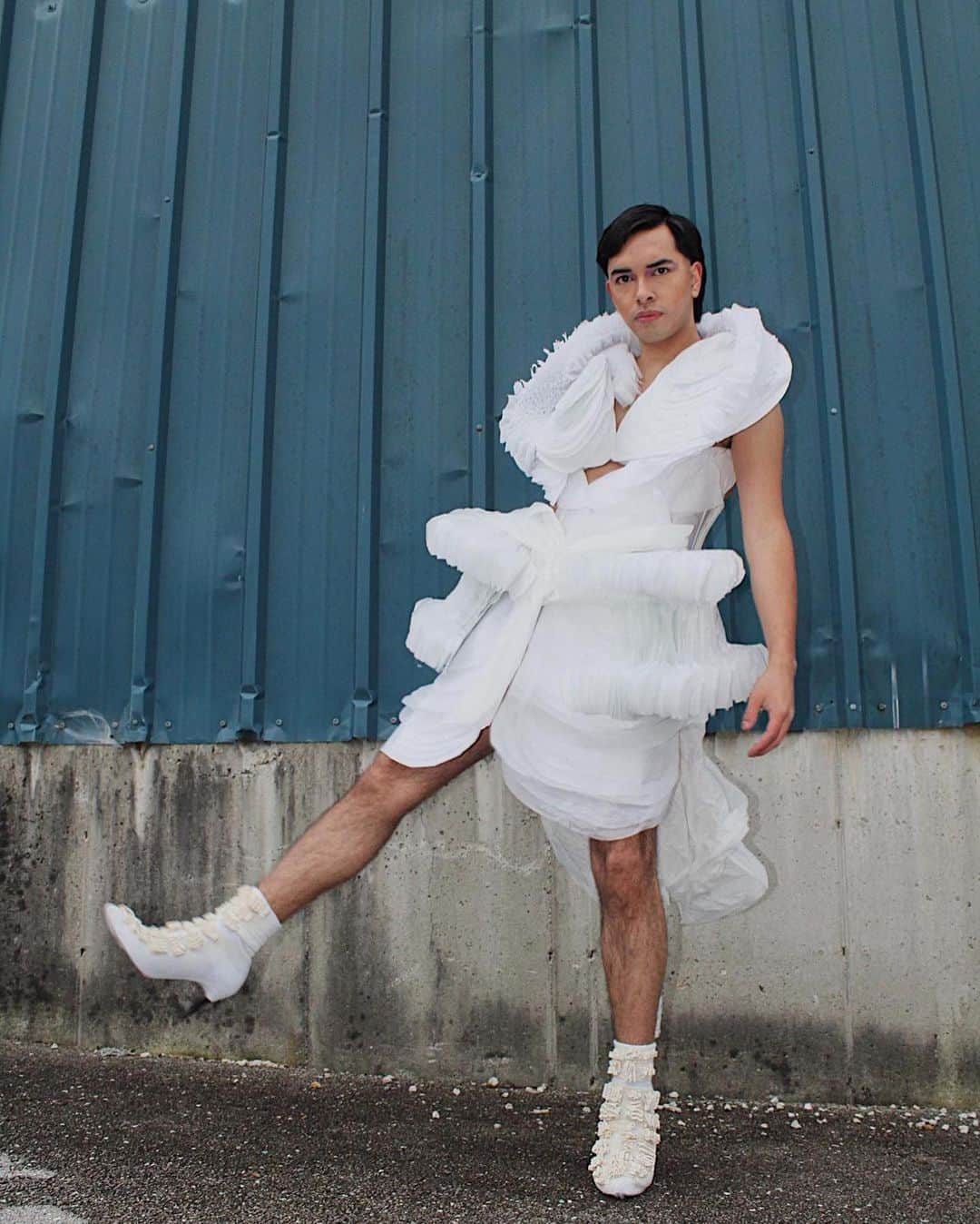 Vogue Runwayさんのインスタグラム写真 - (Vogue RunwayInstagram)「It was tough to choose our favorite entries in the #VogueCouchCouture challenge. We were blown away by your creativity and ingenuity, from @heidiklum’s toilet paper dress (yes, really!) to DIY ball gowns à la @chanelofficial and @giambattistavalliparis. Swipe through a few of the best looks here, and tap the link in bio to see all of our #VogueCouchCouture highlights.  1) @the_symone recreates @jpgaultierofficial 2) @noedresses recreates @viktorandrolf 3) @calierb recreates @jpgaultierofficial 4) @im.gershonn recreates @irisvanherpen 5) @gracebirck recreates @giambattistavalliparis 6) @kaseyandherklothes recreates @chanelofficial 7) @makenziegodso recreates @givenchyofficial 8) @the_elturner recreates @maisonmargiela 9) @thisisbykarina recreates @alexandermcqueen 10) @aminoaciiiid recreates @alexandrevauthier」2月3日 8時49分 - voguerunway