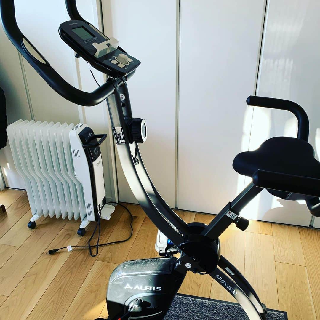のインスタグラム：「エアロバイクスタート！ 孤独のグルメ８見ながら 楽天注目の早川」