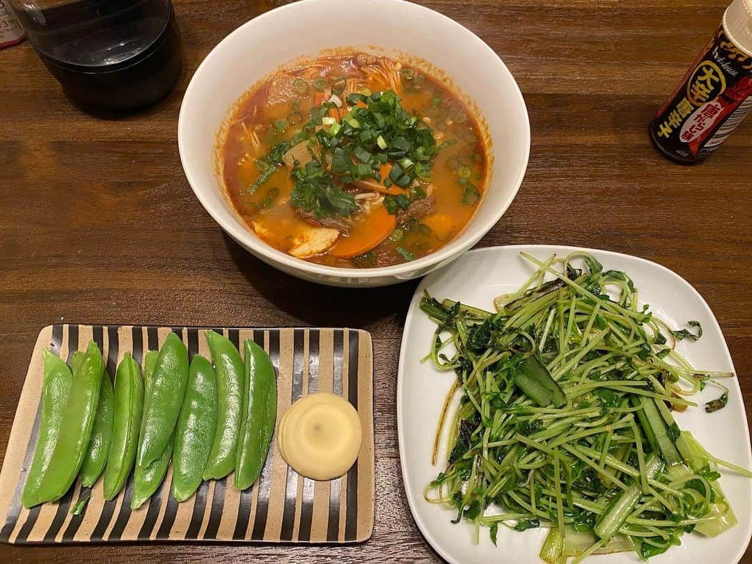 山崎ケイさんのインスタグラム写真 - (山崎ケイInstagram)「カルビスープ 豆苗と小松菜のガーリック炒め スナップエンドウ  #献立 #ダイエットしてるのに太ってた😂 #野菜多め #スナップエンドウって60秒チンしただけなのに本当に美味しい」3月4日 12時34分 - kei_yamazaki_aisekistart