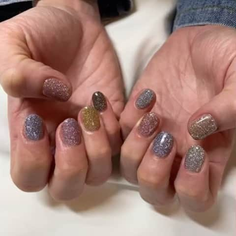 吉田沙保里さんのインスタグラム写真 - (吉田沙保里Instagram)「光で色が変わる〜😆 きらきらネイル💅✨可愛い❤︎ #ジェルネイル #きらきら」3月4日 13時22分 - saori___yoshida