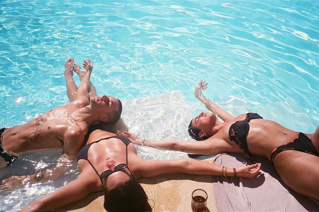 Anastasia Karanikolaouのインスタグラム：「missin this ☀️☀️」