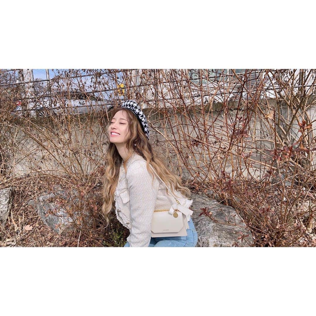 ジヨン のインスタグラム：「🌸  #광고 #질바이질스튜어트가방 #질바이질스튜어트보니백」