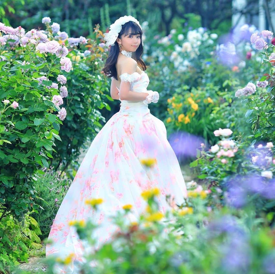 舘林佳史さんのインスタグラム写真 - (舘林佳史Instagram)「ロリータ×ウエディング🥰💓  大好評ウエディング撮影受け付け中〜😘  ﻿ ﻿誰でも物語の主人公になれるをキャッチコピーに﻿ ドラマや映画の物語のワンシーンの様なDramaticStoryPhotと言う名前で活動作品作りをしています。﻿ ﻿ 大好評のドラマティックフォトのご依頼はこのクオリティーで30000円〜(ほぼ諸経費)で受け賜わっています)^o^( ﻿ ﻿ 素敵な作品を一緒に作りたい！コラボレーションしたい 美容師・メイクアップアーティストさん ・服飾デザイナーさんクリエイターさんも随時募集中です✨﻿ ﻿ お姫様になりたい👸物語の主人公になってみませんか^ ^⁉︎.﻿ ﻿ ﻿ たった一枚の写真で人生が変わる‼️﻿ ﻿ ﻿ ✨作品作り体験モデルに興味がある方 ドラマティックフォト依頼 撮影依頼 体験モデル募集﻿ ﻿ ①お名前②地域③年齢④身長⑤LINE ID⑥応募理由やお問い合わせ内容⑦最近の髪型スタイルの分かる写真をDMまたはメール下さい✨﻿ ﻿ 📩contact@dramaticphoto.jp﻿ ﻿ モデル宣材撮影 コンポジ Book作り プロフィール撮影 ブライダルフォト記念撮影 衣装レンタル 成人式 着物 ドレスロケーションフォト スチール サロンモデル撮影 写真集等撮影のご依頼何でもお気軽にお問い合わせDM下さい✨📩 .﻿ ༚┈❁┈༚༝༝༚┈❁┈༚༝༝༚┈❁┈༚༝༝༚┈❁┈ ༚༝༝༚┈❁┈ . ．﻿ #ファンタジー#ディズニー#プリンセス#ウエディングフォト#ウエディング#ウエディングドレス#夢の国#フォトジェニック#プロモーション撮影#ドラマティックストーリーフォト#インスタ映え#作品作り #撮影依頼#シューティング#撮影依頼募集中 #ファインダー越しの私の世界 #写真を撮るのが好きな人と繋がりたい  #ストロビスト#ポートレート#ポートレートモデル#モデル募集#被写体#カメラマン#フォトグラファー#photographer」3月4日 8時47分 - tatephotox