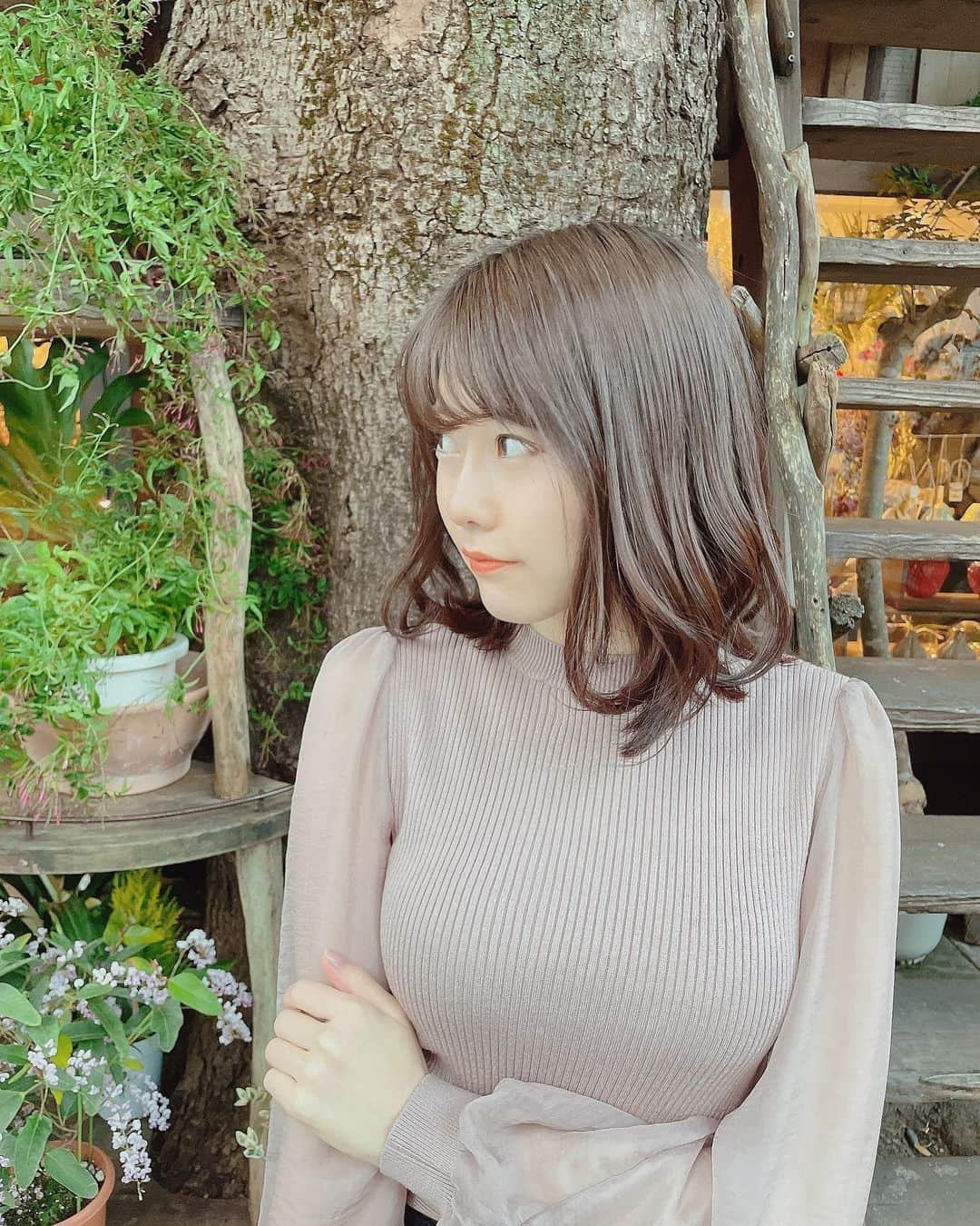 桃里れあさんのインスタグラム写真 - (桃里れあInstagram)「🌳🌳🌳🌳🌳 今日も一日頑張ろう。 ・ ・ みんなは撮影会って興味ありますか☺︎💕？ ・ ・ 本日19時から3/20バースデー撮影会の一般先着申込が始まります。 zoom撮影会のホームページ見てね！https://www.st-zoom.com/ ・ 個撮完売、団体2部とも残り2枠ずつなのでもうかなり数少ない… 先着なので一般申込狙ってる方は19時にホームページ待機しててください！ ・ ・ ファンクラブ先行申し込みは18時までやってます！ CHEERZというアプリで桃里れあを検索してね。 もしくはプロフィールのリンクから🌸サポーター登録するとサポーター限定メルマガから先行申込のURLに飛べます∧( 'Θ' )∧ 確実に行きたいって方はサポーター登録で19時までに先行申込することをオススメします…！ （仕切り直したけど昨日一般申込開いたら即完売だったので激戦…🔥） ・ ・ 《撮影会詳細》 ・ ■衣装 前半私服・後半コスプレ  ★個撮スマホ撮影NG、団体スマホ撮影OK  ・ ■料金 1-2部 個撮20000円 3-4部 団体7000円 定員6名　※団体撮影会2部通しの方は私物サインが付きます  ・ ■タイムテーブル　※スタジオへの入室は開催10分前からとなります 1部：11:00〜12:00　個撮 2部：12:20〜13:20　個撮 3部：13:40〜14:40　団体※衣装私服→水着① 4部：15:00〜16:00　団体※衣装コスプレ→水着②  ・ ■場所：〒東京都渋谷区千駄ヶ谷4-27-7軟式野球会館2F ■オプション ・2ショットチェキ　別途1000円 ・ワイドチェキ　別途2000円 ・ ・ #広尾カフェ #広尾グルメ #恵比寿グルメ #恵比寿カフェ #広尾ランチ #恵比寿ランチ #映えスポット #映えカフェ #フォトスポット #インスタ映え #インスタ映えスポット #インスタ映えカフェ #ロイヤルパーティー  #撮影会 #撮影会モデル #撮影依頼募集中 #ポートレートモデル #グラビアアイドル #グラドル #ไอดอล #아이돌 #प्रतिमा #内衣 #性感的 #漂亮 #清秀 #粉我 #เซ็กซี่ #섹시」3月4日 9時00分 - rea_momosato