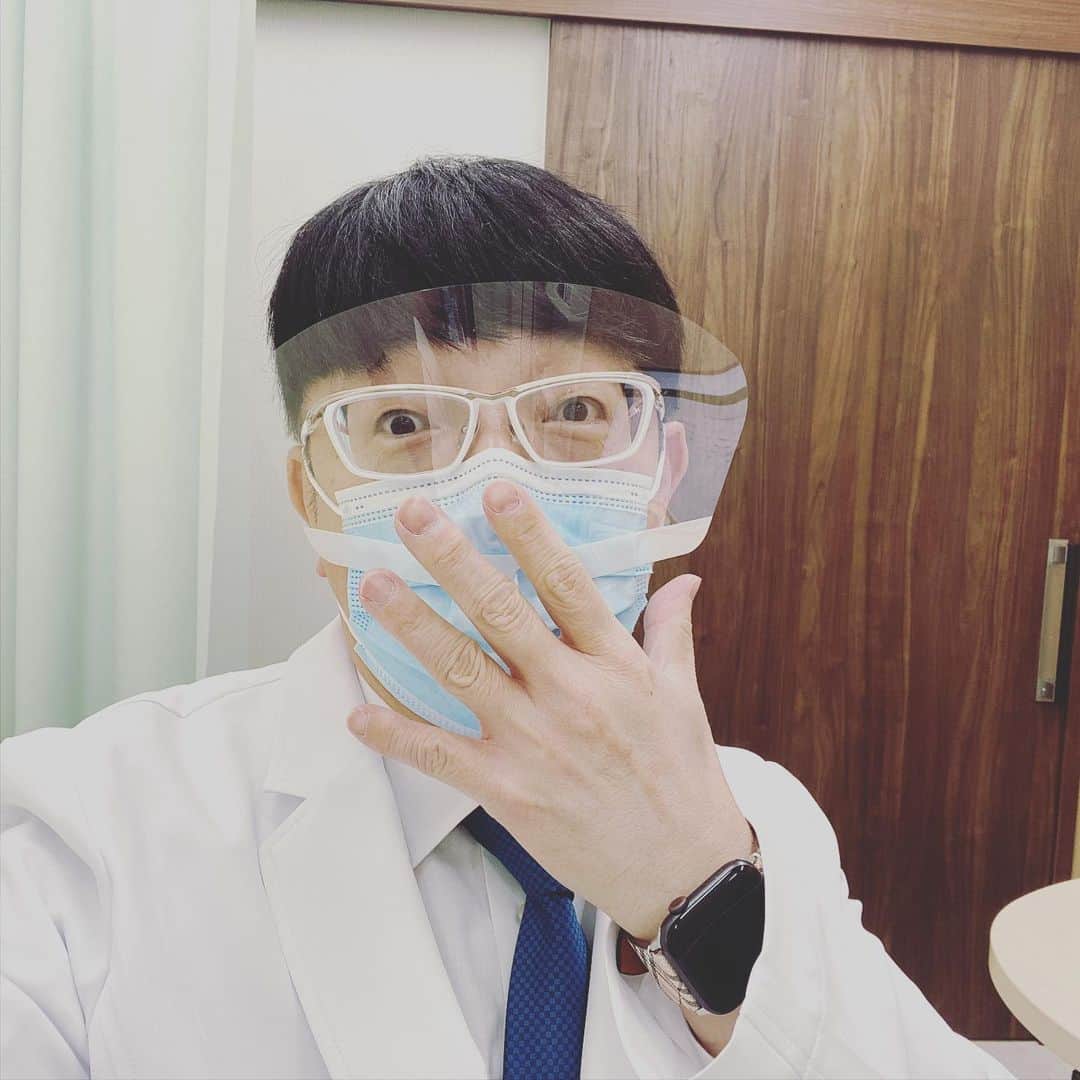 木下博勝さんのインスタグラム写真 - (木下博勝Instagram)「おはヨネスケ。 もしかして自分も？、という写真を撮ってみました。 そう見えないかな。 ジャガーさんは、昨日も試合を終えても疲れた様子も無く、元気一杯でした。 #さいたま新都心 #ジャガークリニック #PCR検査 #ジャガー横田 #内科 #小児科 #外科」3月4日 9時37分 - hirokatsu_kinoshita