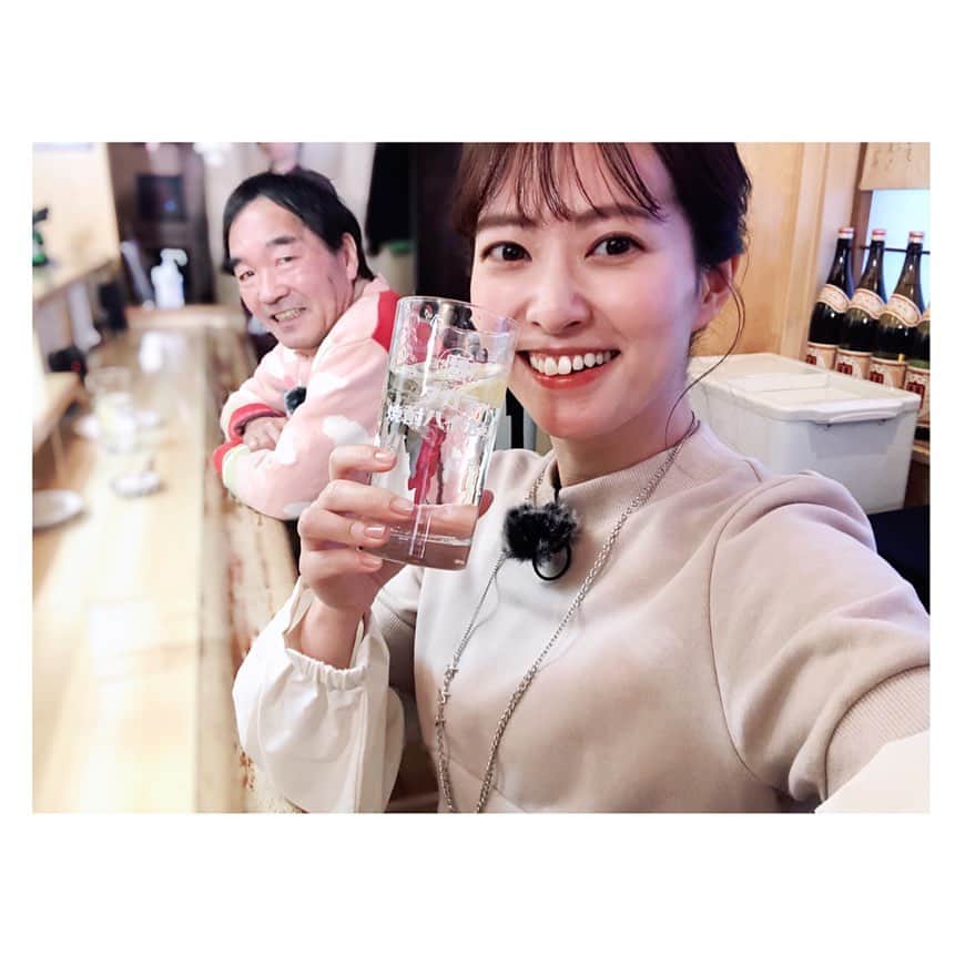 のインスタグラム：「そうやって自分のいい角度で撮るのか、何枚撮るのか、と言いながら ご自分が画角に入ってるとわかると目線をくれる優しいきたろうさん。  BS-TBS「夕焼け酒場」毎週土曜よる6時から放送中。 本日ロケ日🏮たのしみ！  #bstbs #夕焼け酒場 #酒場#大衆酒場#チューハイ#酎ハイ #タカラ焼酎ハイボール #きたろう #西島まどか」