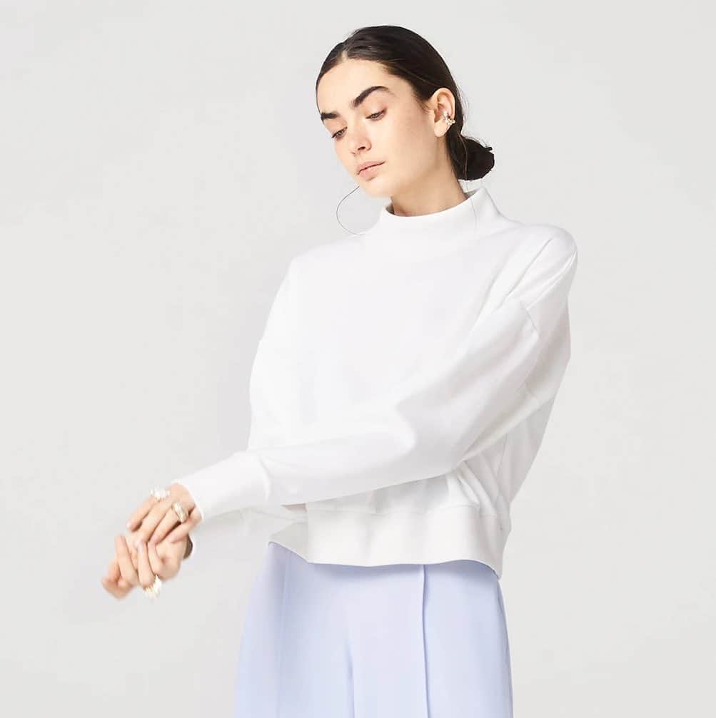 アディアムのインスタグラム：「Elevated everyday basics.  The Freesia Pullover, a soft jersey cotton sweater with rib trims. Layer with your favorite #ADEAM trousers.」