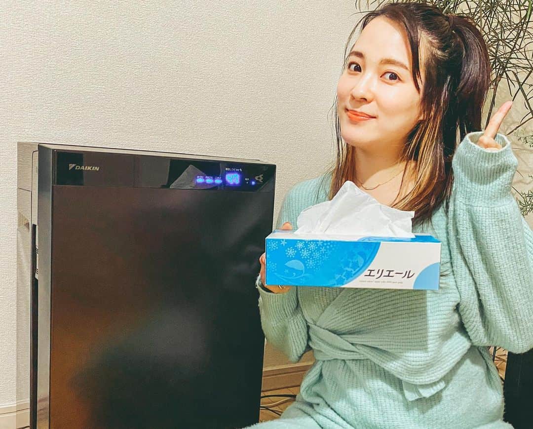 奈津子さんのインスタグラム写真 - (奈津子Instagram)「あーんもう花粉症きてますよね🥺空気の汚れ具合もまだまだ気になるところ。今回の「たまひよ」　@tamahiyoinsta 連載ではこの時期に欠かせないオススメの空気清浄機2機種をメリット&デメリット含めてレポ。数多くの空気清浄機を見ている私がイチオシのパナソニックとダイキンの2機種です。ぜひ参考にしてくださいね、インスタのストーリーから飛べます🛫 ・ ・ #家電 #家電好き #家電女優 #奈津子 #たまひよ #パナソニック　#ダイキン #花粉症 #花粉症対策 #空気清浄機　#インナーカラー」3月4日 11時25分 - natsuko_kaden