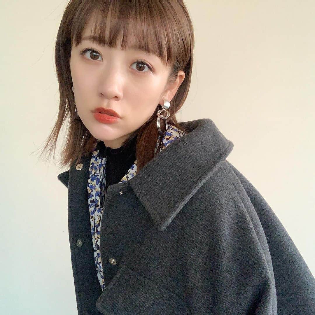 高橋みなみさんのインスタグラム写真 高橋みなみinstagram 寒暖差と気圧の変化にやられている今日この頃 このショートコートが大活躍してます どんな服にも合わせやすいし 厚みがちょうどいいー そして形可愛い 私服 Coat Priveve Priveve Fashion 3