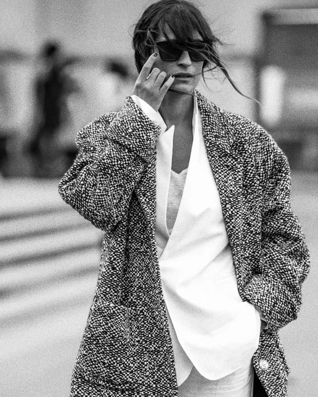 カロリーヌ・ド・メグレのインスタグラム：「Subtle sign of the horns  Thank you for sending this photo @vincenzo_grillo」