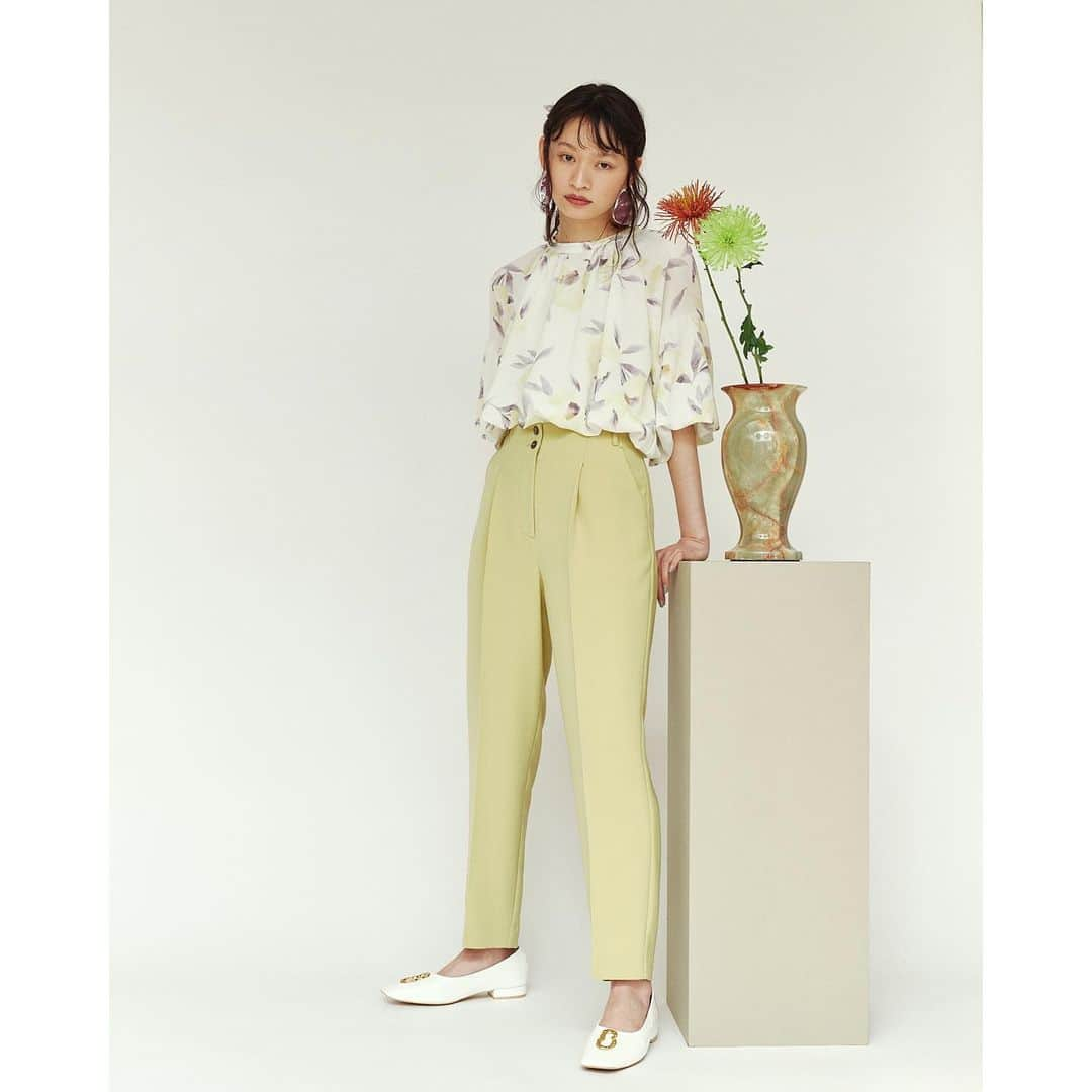 Lily Brownさんのインスタグラム写真 - (Lily BrownInstagram)「- Spring Collection - ﻿  5 color pants 10styles 👖 ﻿ #lilybrown #リリーブラウン﻿ #spring #springcollection﻿ #vintage #vintagefuture﻿ #店頭入荷中」2月28日 15時10分 - lily_brown_official