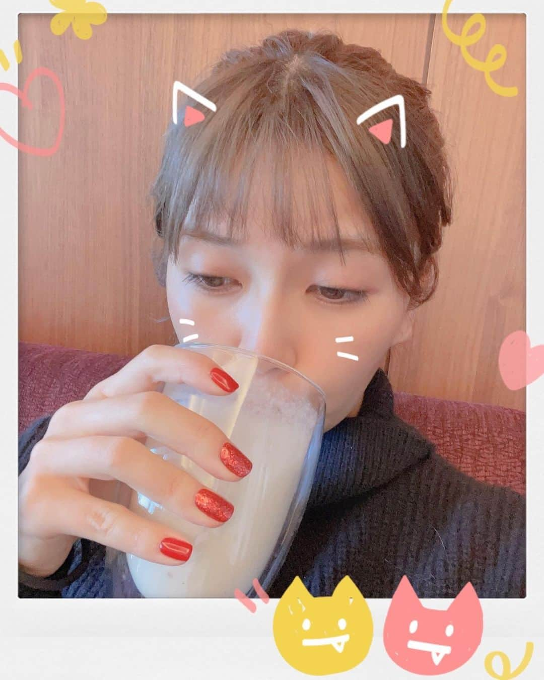 宇野実彩子さんのインスタグラム写真 - (宇野実彩子Instagram)「.﻿ よく食べた日の翌日の朝は バナナジュースで調整してみます🐵🍌﻿ ﻿ ♪レシピ♪﻿ 凍らせたバナナ ﻿ 1/2本 低脂肪牛乳﻿ コップ1杯くらい 甘酒﻿ 大さじ1 ﻿ いっきに入れて﻿ ミキサーでフワフワになるまで混ぜて﻿ 出来上がりデス💛」2月28日 15時12分 - misako_uno_aaa