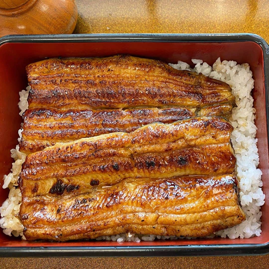 夏焼雅さんのインスタグラム写真 - (夏焼雅Instagram)「今日のランチは鰻でした♡🤤 みんなは何食べた？ #贅沢ランチ #鰻重」2月28日 15時16分 - miyaaa0825