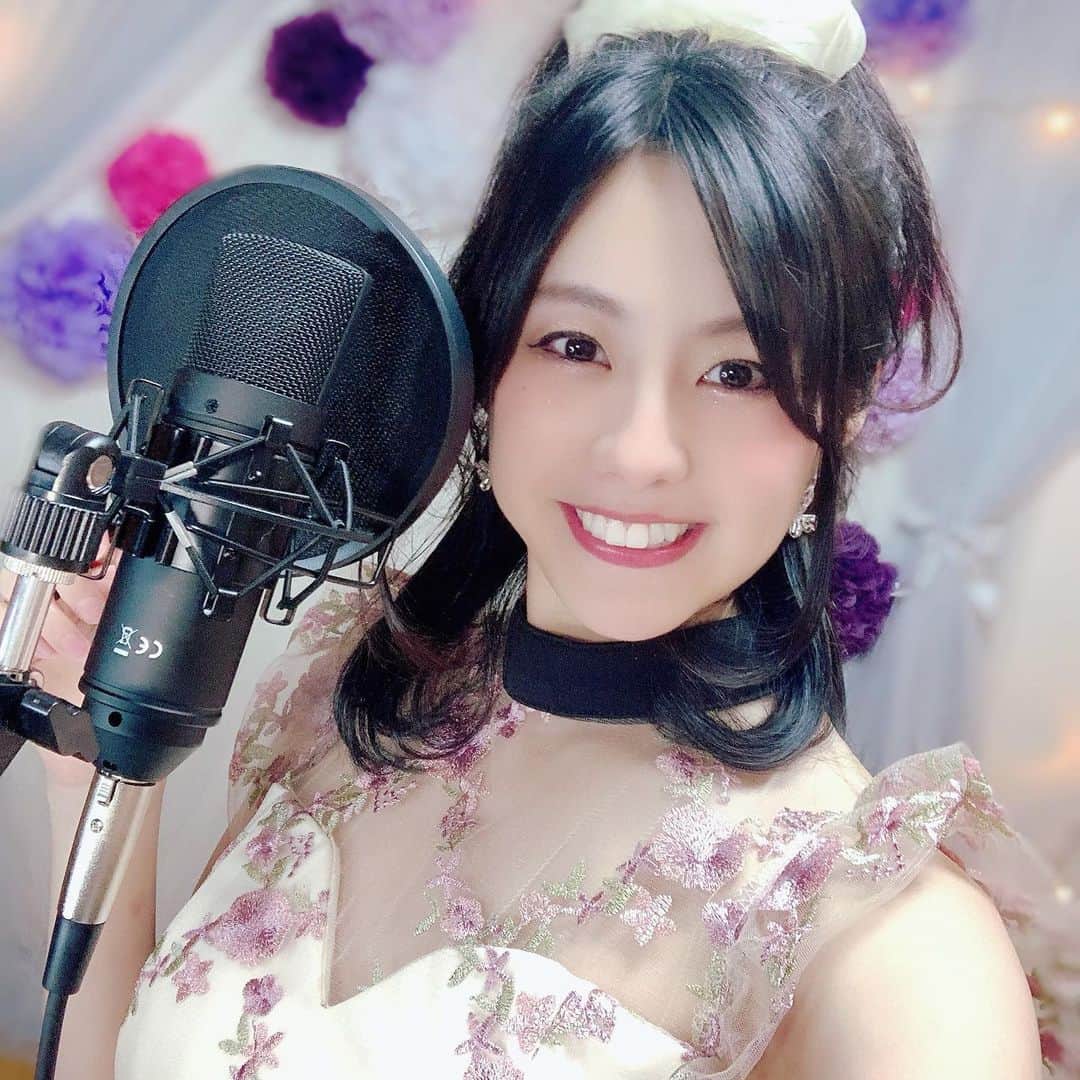 池田愛のインスタグラム：「改めまして、倖田來未×17LIVE【次世代シンガーオーディション】~Lv.10 🥇1位🥇👏🏻✨ ありがとうございました😭💗  まさか中間日からの途中参戦にも関わらず1位になれたこと、本当に本当に嬉しいです🥺 大好きな倖田來未さんに会えるかもしれない〜！！！！💓 さっそくオーディションの書類を送りました🙋🏻‍♀️💌 1次審査通過するといいなぁ🙏  沢山の方に応援していただき獲得できた1位〜🥇✨✨ これからも大切に、更に成長してTOPライバーを目指してずっと頑張りますっ(ง •̀_•́)ง🔥 初心を忘れずに皆様と楽しい居心地の良いケロアイ🐸💗枠を目指してこらからも応援宜しくお願いいたします！！  皆様にも憧れの方はいらっしゃいますか？☺️❤️ ・ ・ ・ ・ #倖田來未 #17live #イチナナライバー #イチナナライブ #オーディション #黒髪 #ドレスアップ #女優 #池田愛 #ケロアイ #アイドル #diy女子 #ポニーテールとシュシュ #ハーフアップ #ハーフアップアレンジ #シュシュアレンジ」