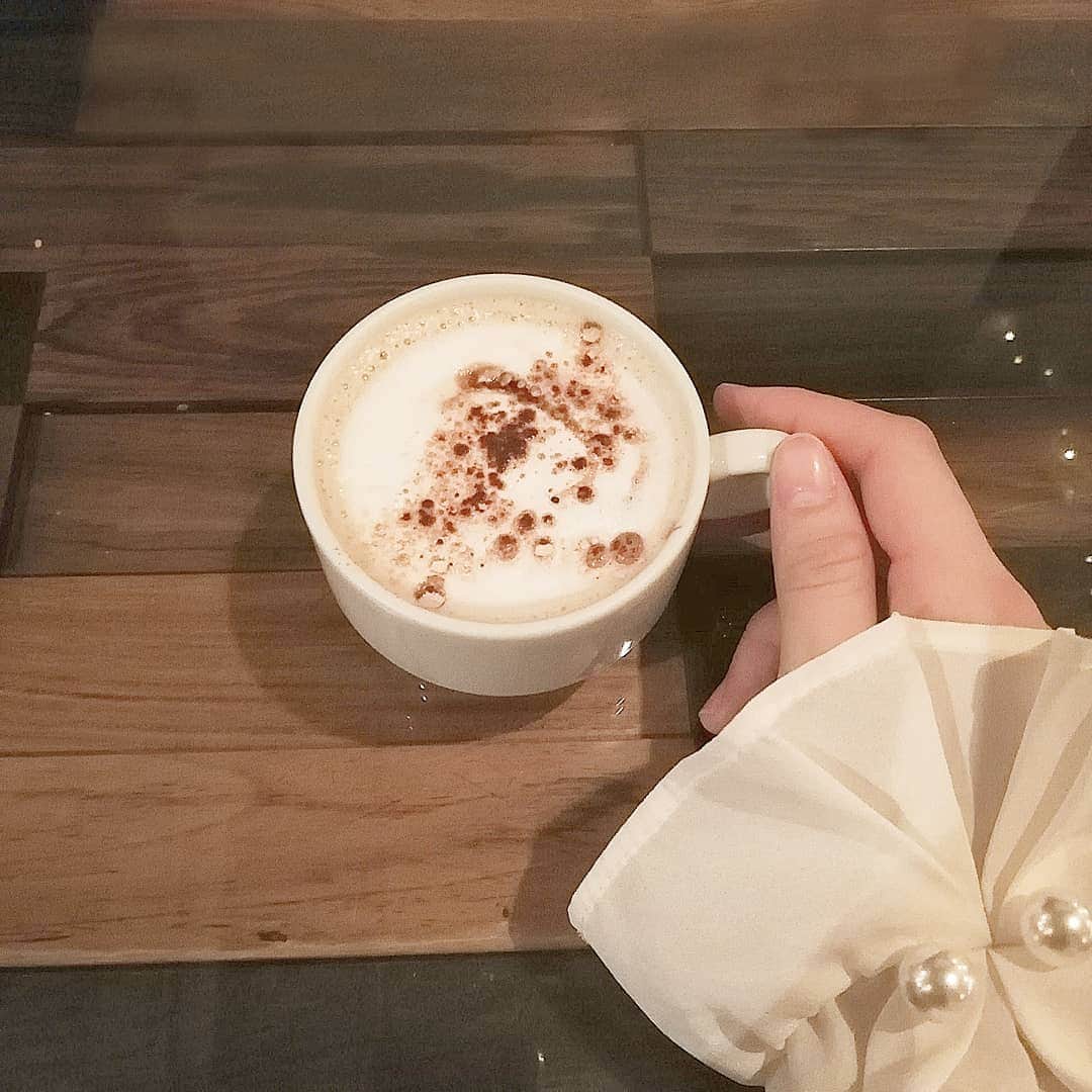 熊井戸花さんのインスタグラム写真 - (熊井戸花Instagram)「🍽 チョコカフェミスト( ᴗ ̫ᴗ )♡ . . #cafe  #instagram  #instagood  #instalike  #chocolate  #カフェ  #tubocafe  #latte  #blouse」2月28日 15時34分 - kumaido_hana