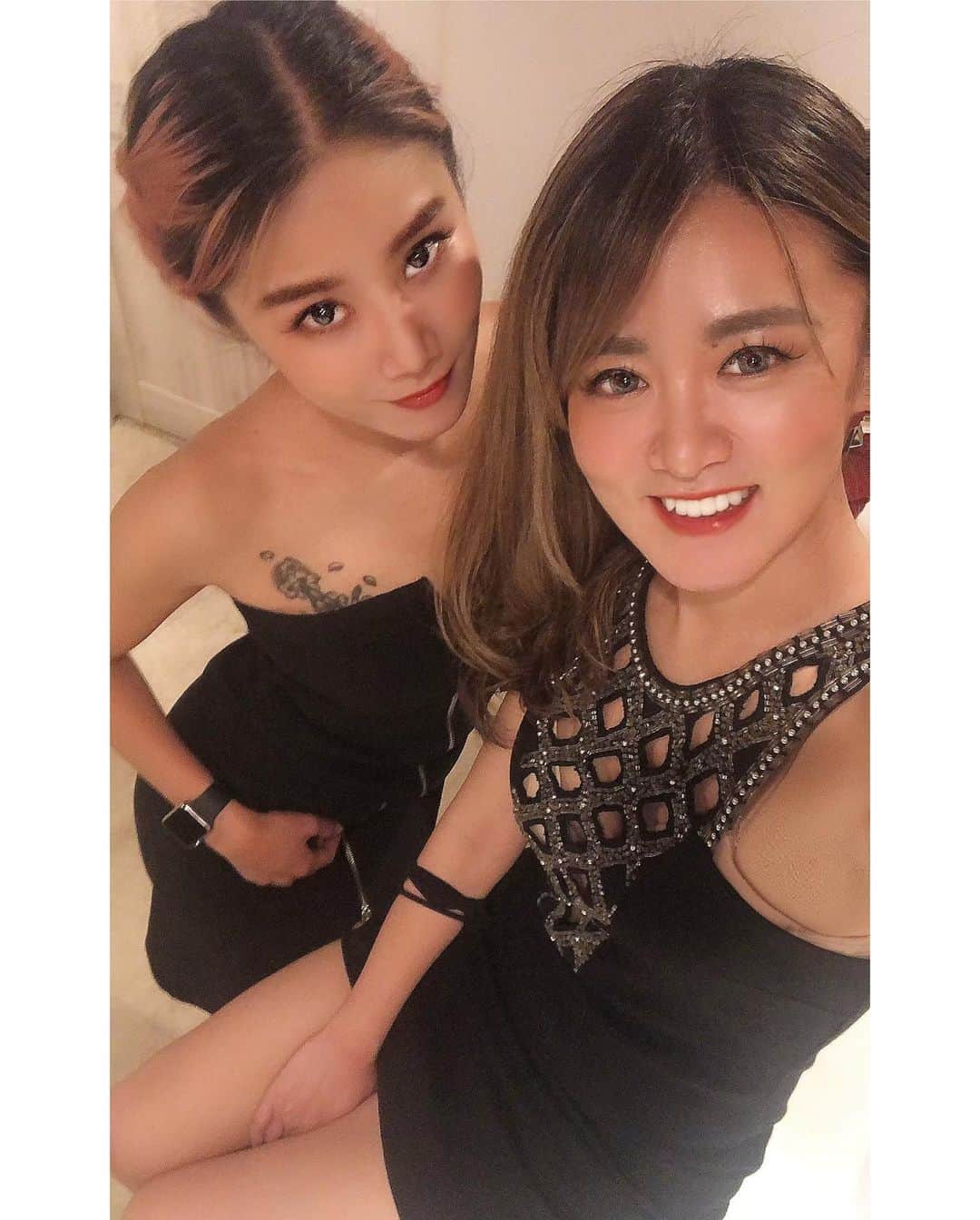 のインスタグラム：「放っておけない妹🍎 でも支えられてるのはこっちのほーだ。 いつもありがとう♡  #盛れててすみません #妹 #後輩 #元生徒 #仲間 #戦友 #たまに娘 #いや頻繁に娘 #love」
